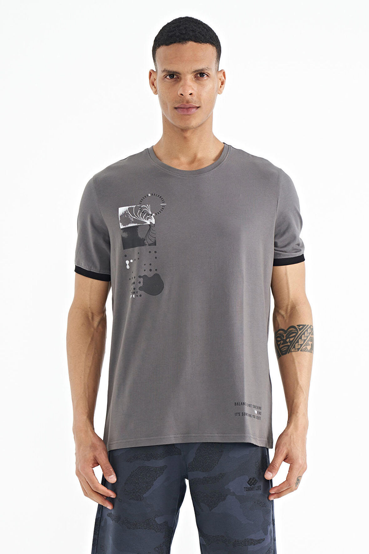 Koyu Gri Baskı O Yaka Detaylı Standart Form Erkek T-shirt - 88216 | XL