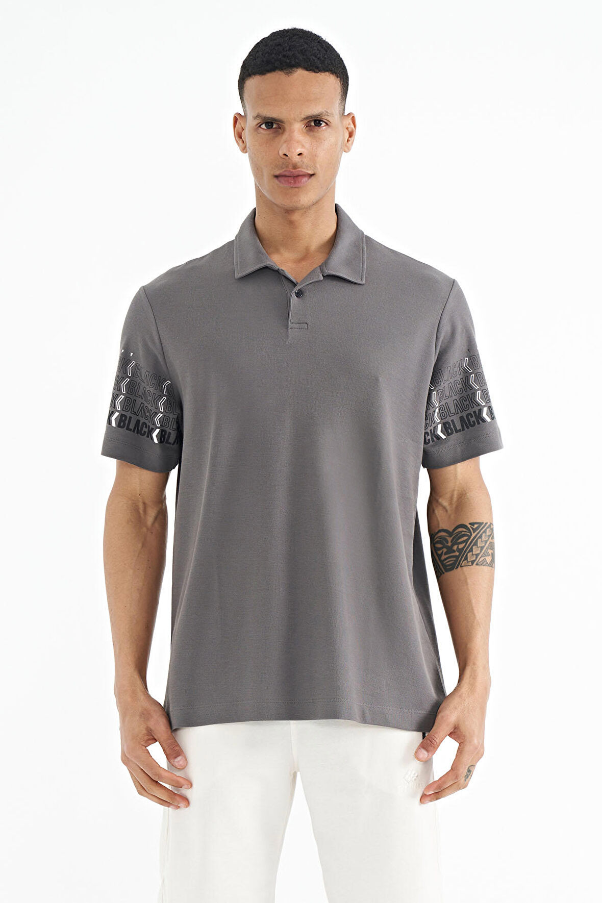 Koyu Gri Kol Baskı Detaylı Polo Yaka Standart Form Erkek T-shirt - 88240 | XL