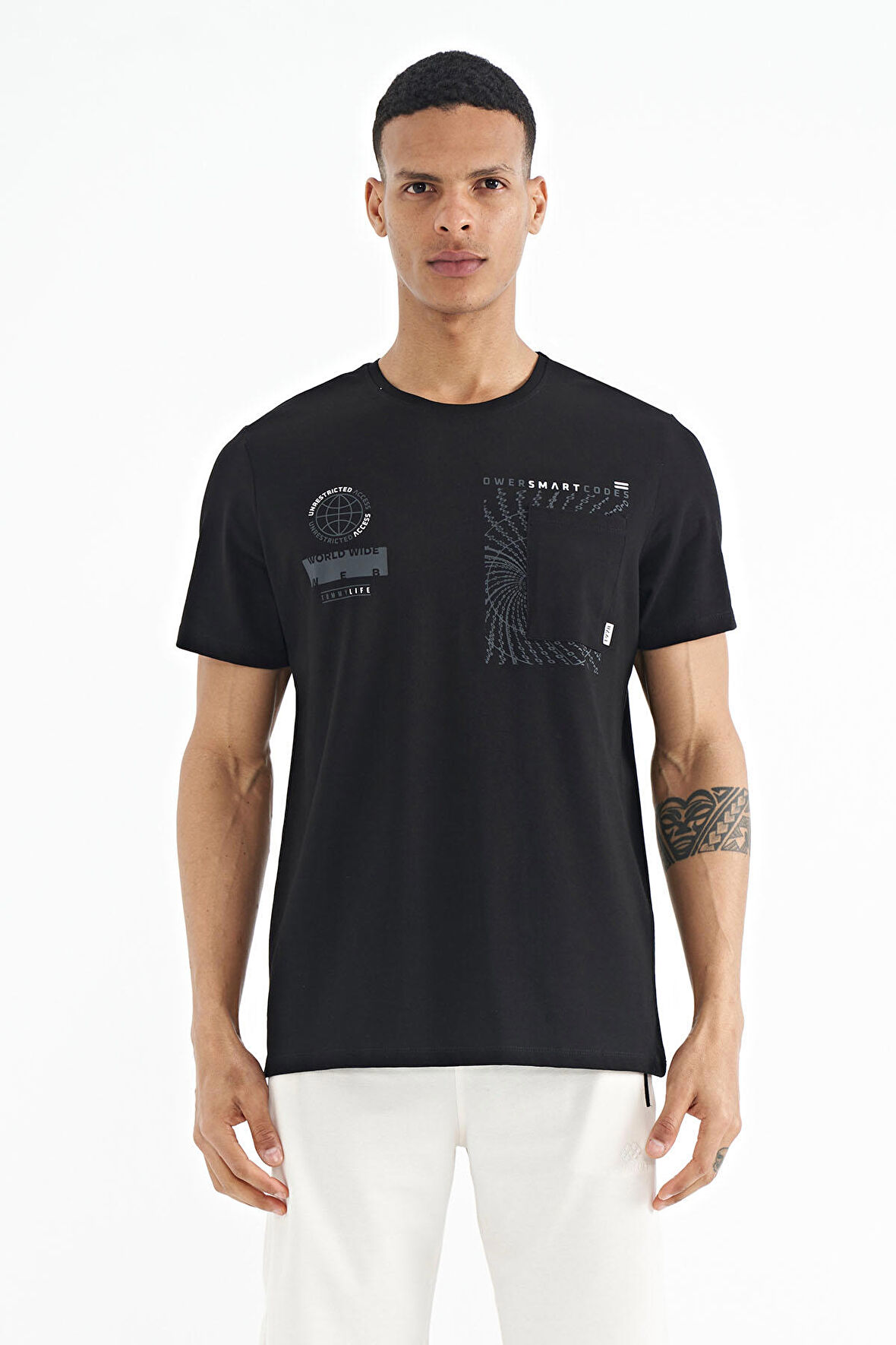 Siyah Cep Detaylı Baskılı O Yaka Erkek T-shirt - 88184 | L