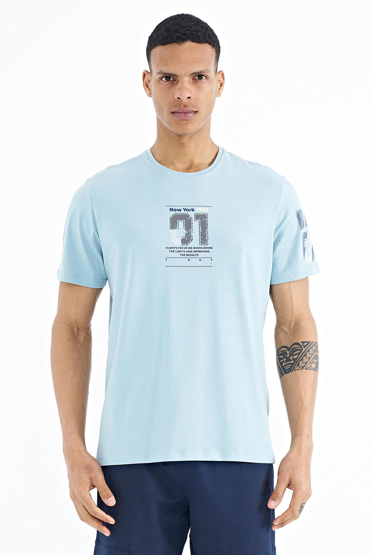 Açık Mavi Ön ve Tek Kol Baskı Detaylı O Yaka Erkek T-shirt - 88176 | M