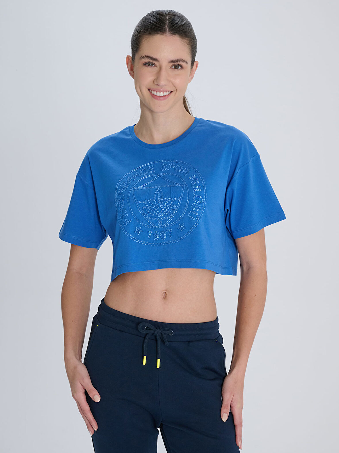 KADIN TRIBUN APLİKE NAKIŞLI TSHIRT