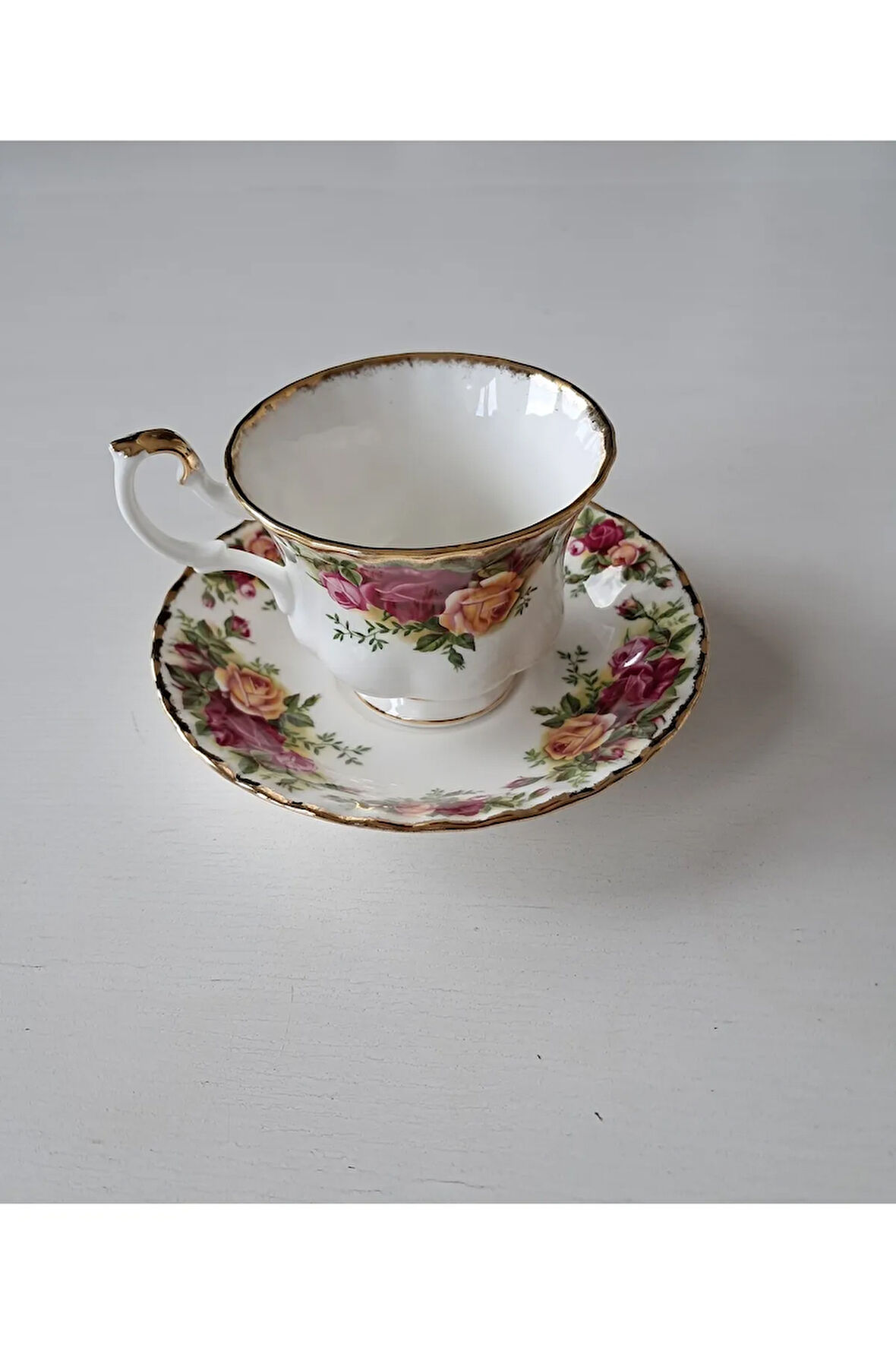 Old Country Roses England ANTIQUE Bone China Tea Cup & Saucer