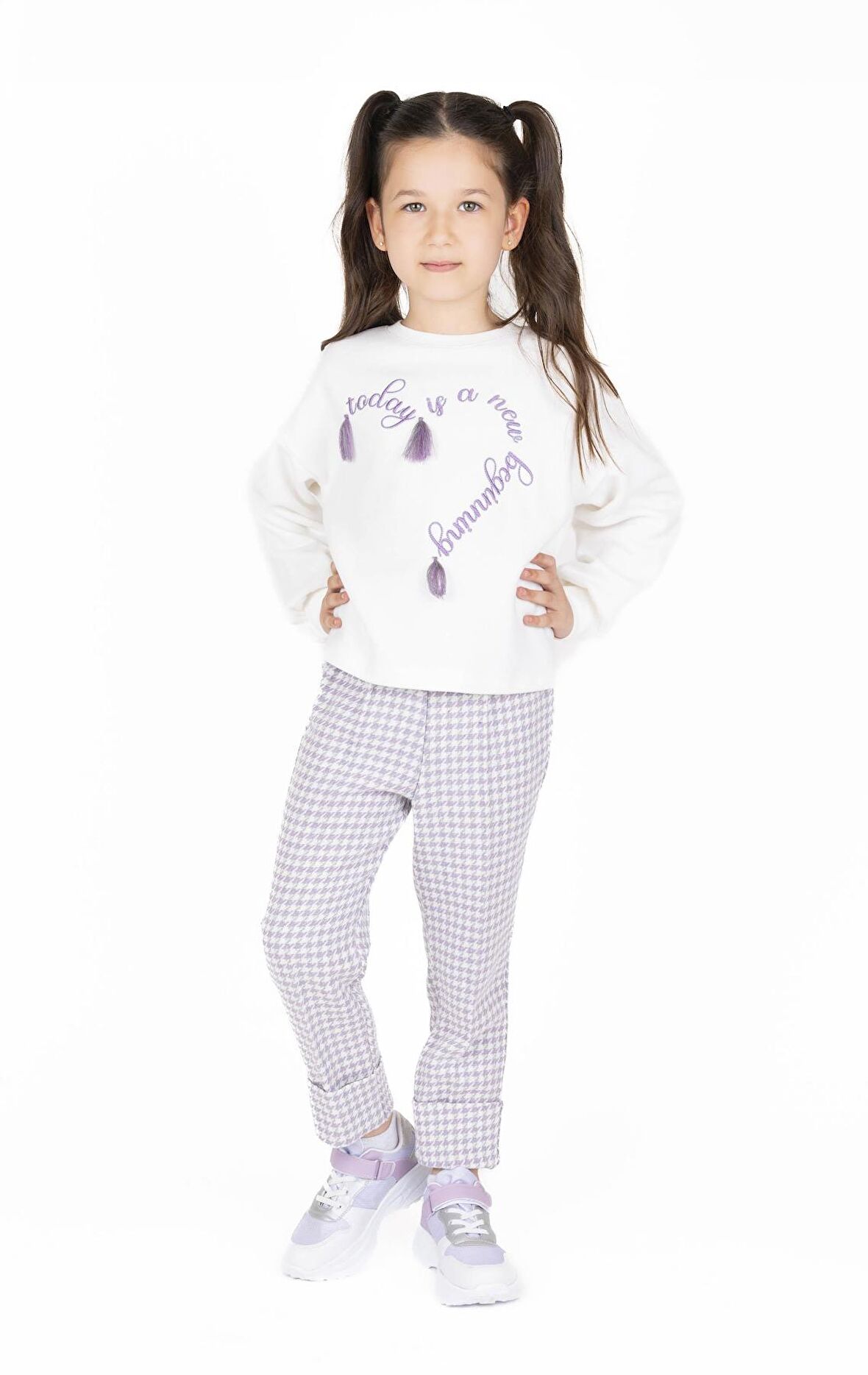 KIZ ÇOCUK NAKIŞLI SWEATSHIRT 