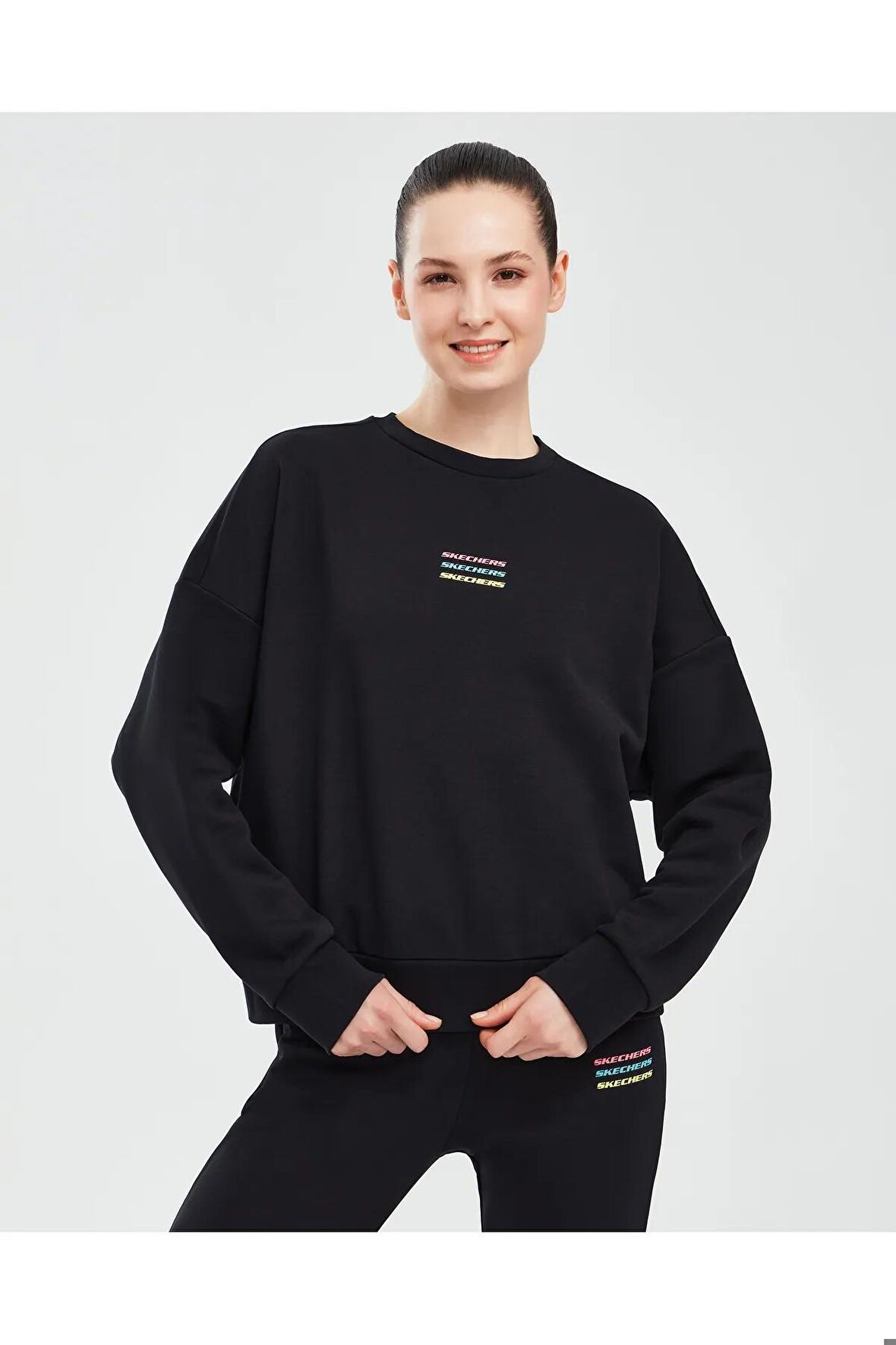 Skechers S232241-001 W Essential Crew Neck Kadın Sweatshirt