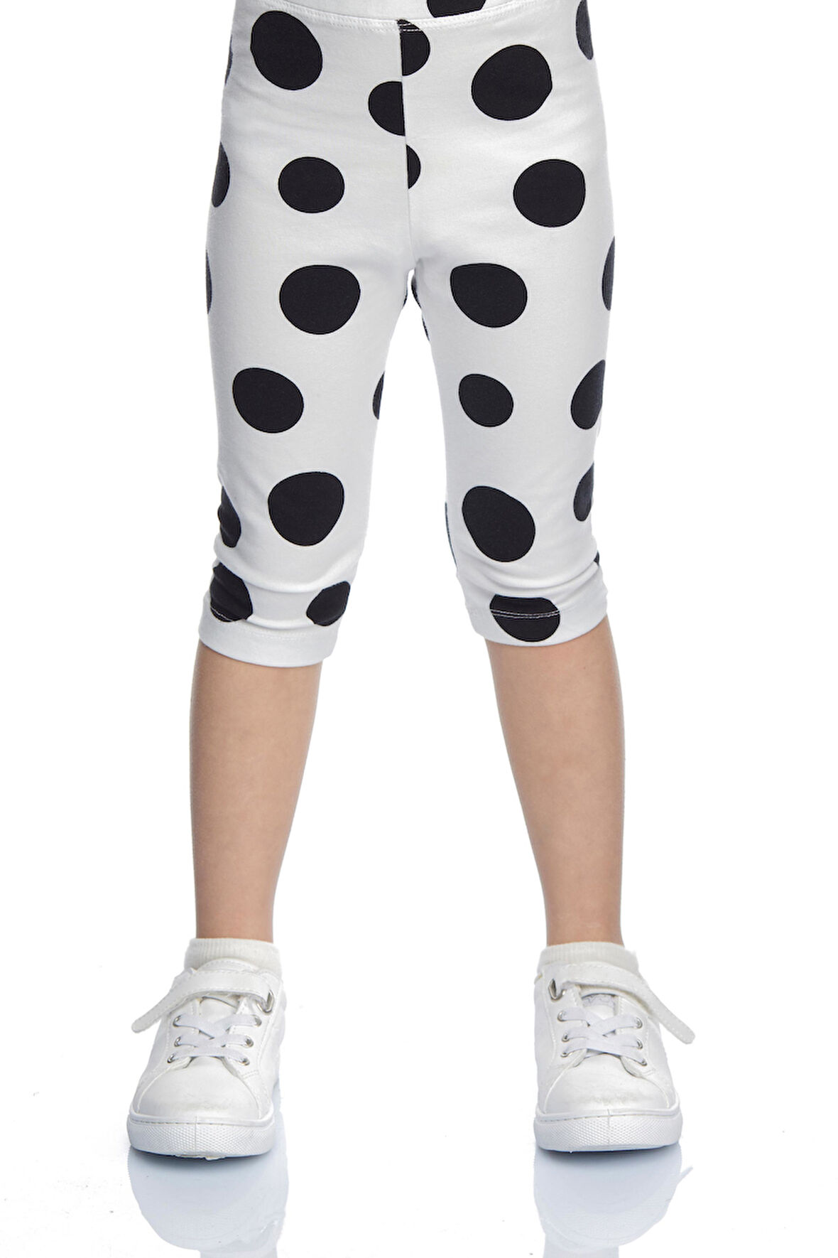 Siyah Puanlı Beyaz Kız Çocuk Desenli Diz Altı Tayt Kapri