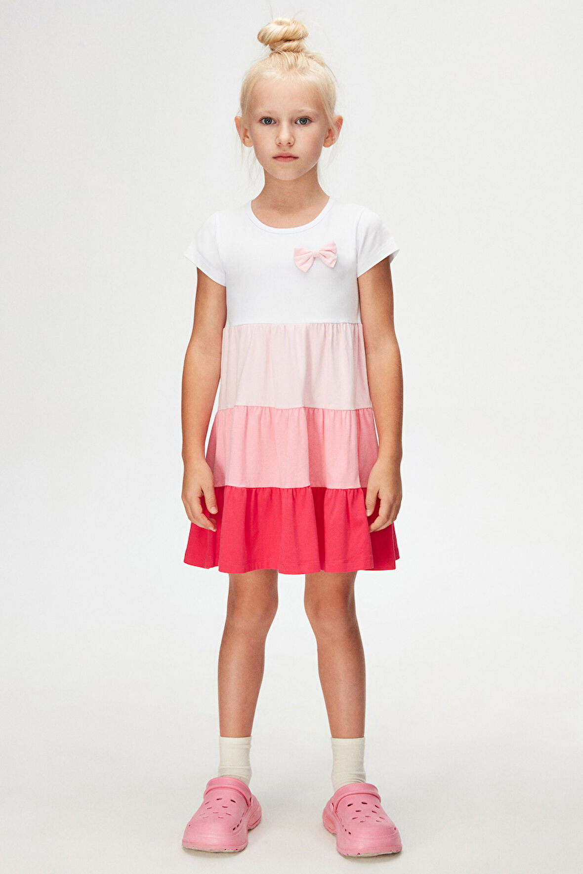 Beyaz+ Fuşya Fiyonklu Kat Kat Renkli Kız Çocuk Kısa Kollu Elbise