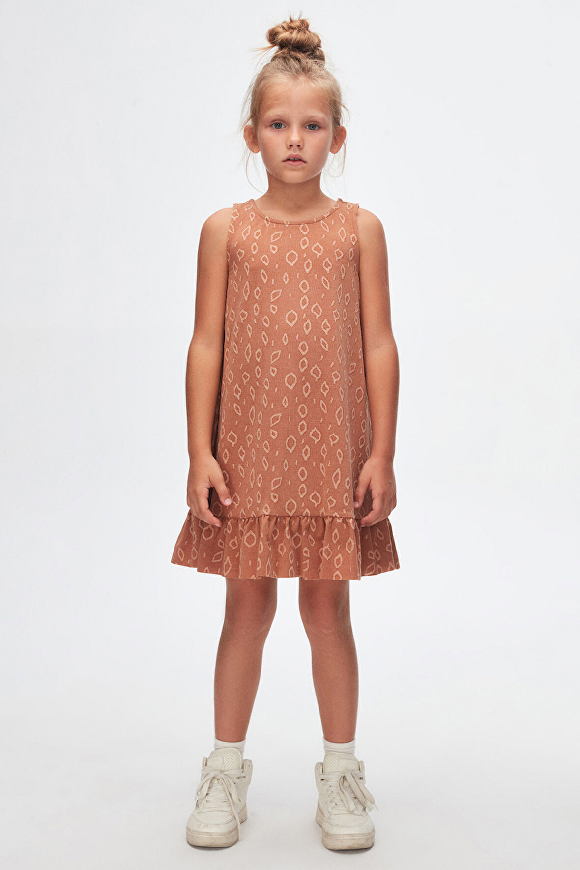 Kahverengi Damla Desen Kız Çocuk Fırfırlı Çan Etekli Elbise