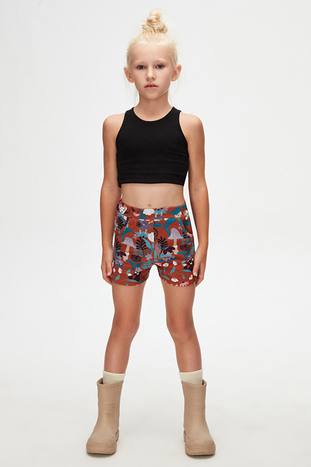 Kahverengi Kız Çocuk Forest Animals Desenli Cepli Şort