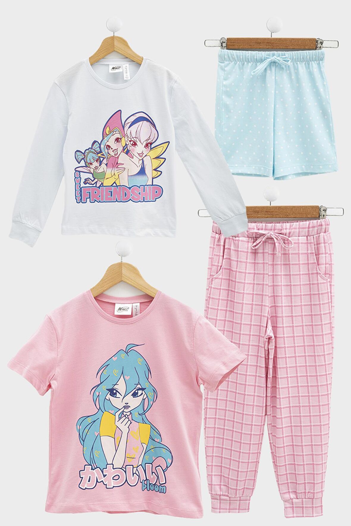 4'lü Winx Baskılı Tshirt Şort Pantolon Beyaz Takım 