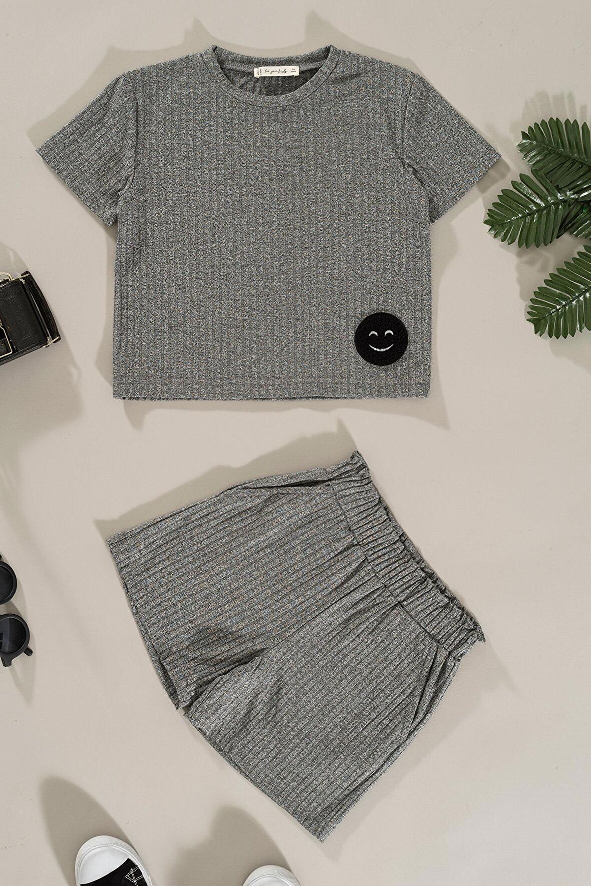 Emoji Detaylı Gri Alt Üst Şort Takım
