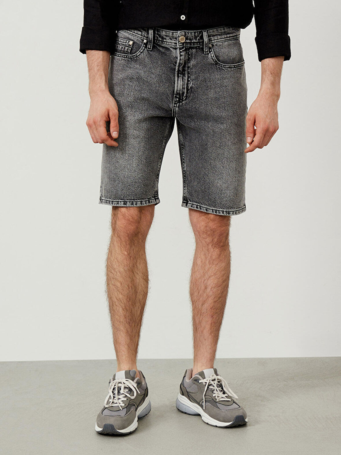 Gri Regular Fit Pamuklu Denim Şort