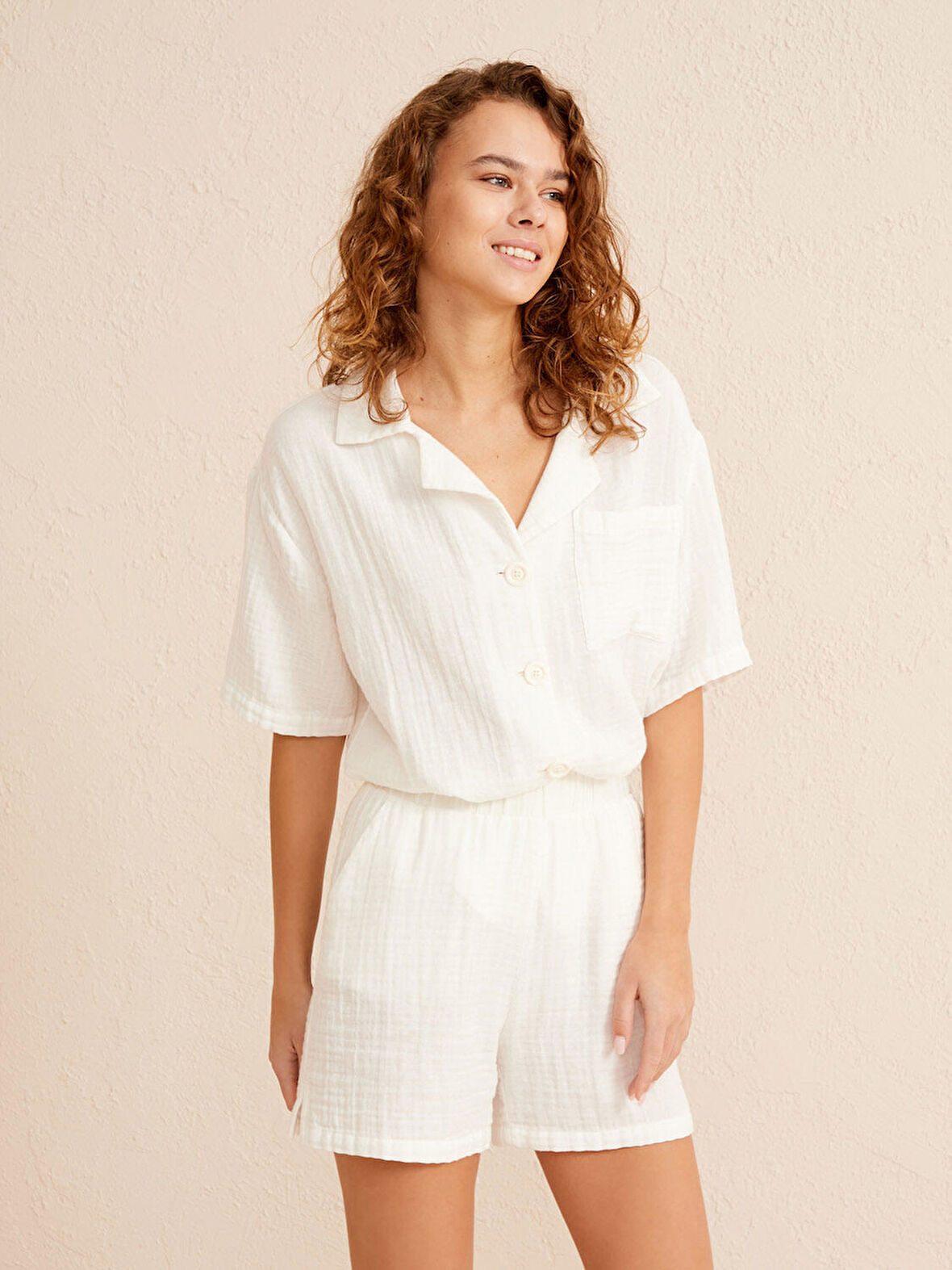 Ekru Regular Fit Pamuklu Şort