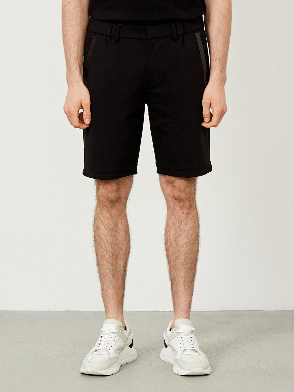 Siyah Slim Fit Pamuklu Şort