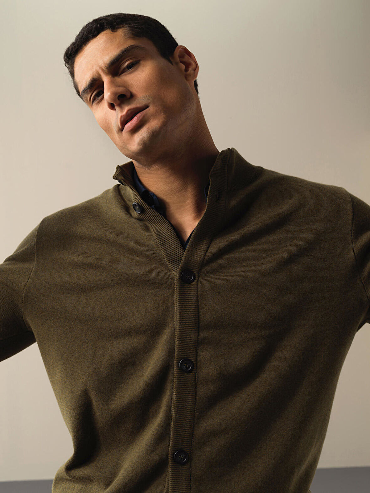 Xint Haki Düğmeli Basic Hırka