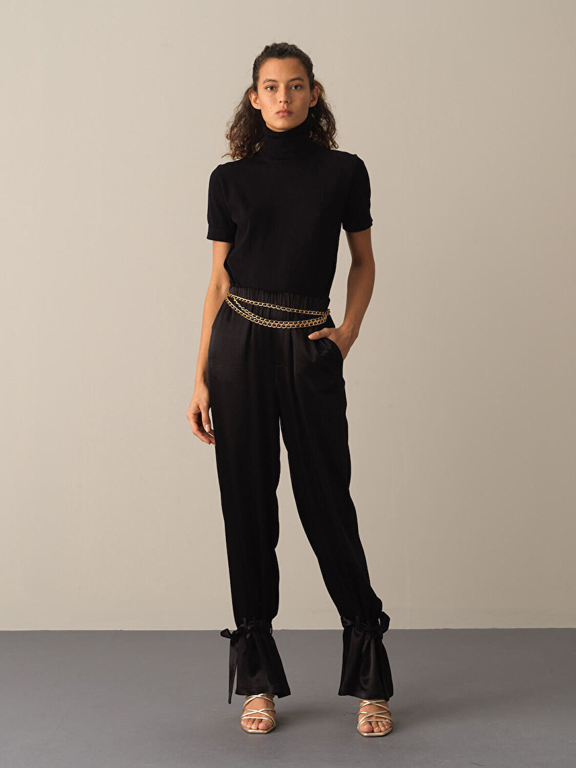 Xint Siyah Rahat Kesim Basic Kazak