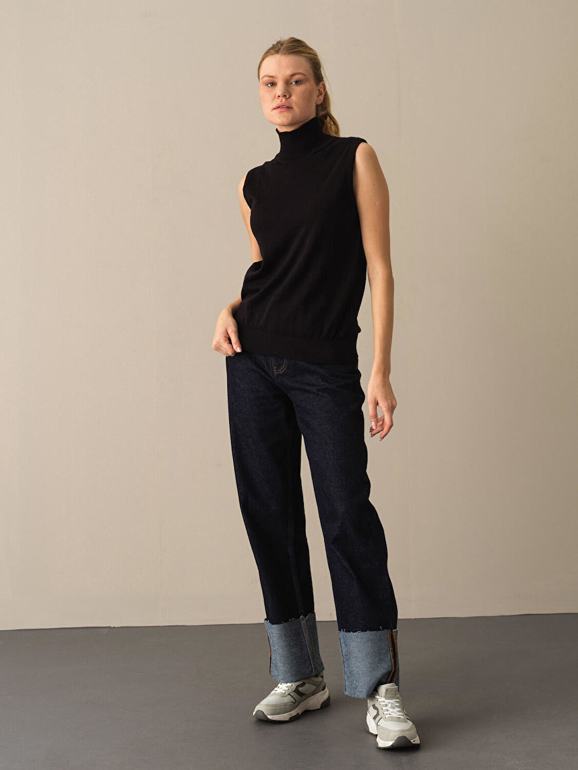 Xint Siyah Regular Fit Basic Kazak