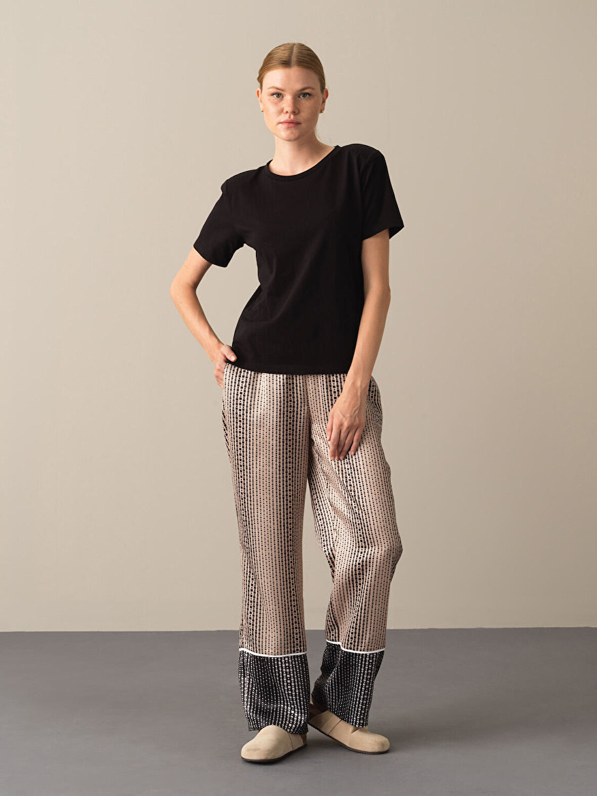 Xint Siyah Regular Fit Vatkalı Tişört