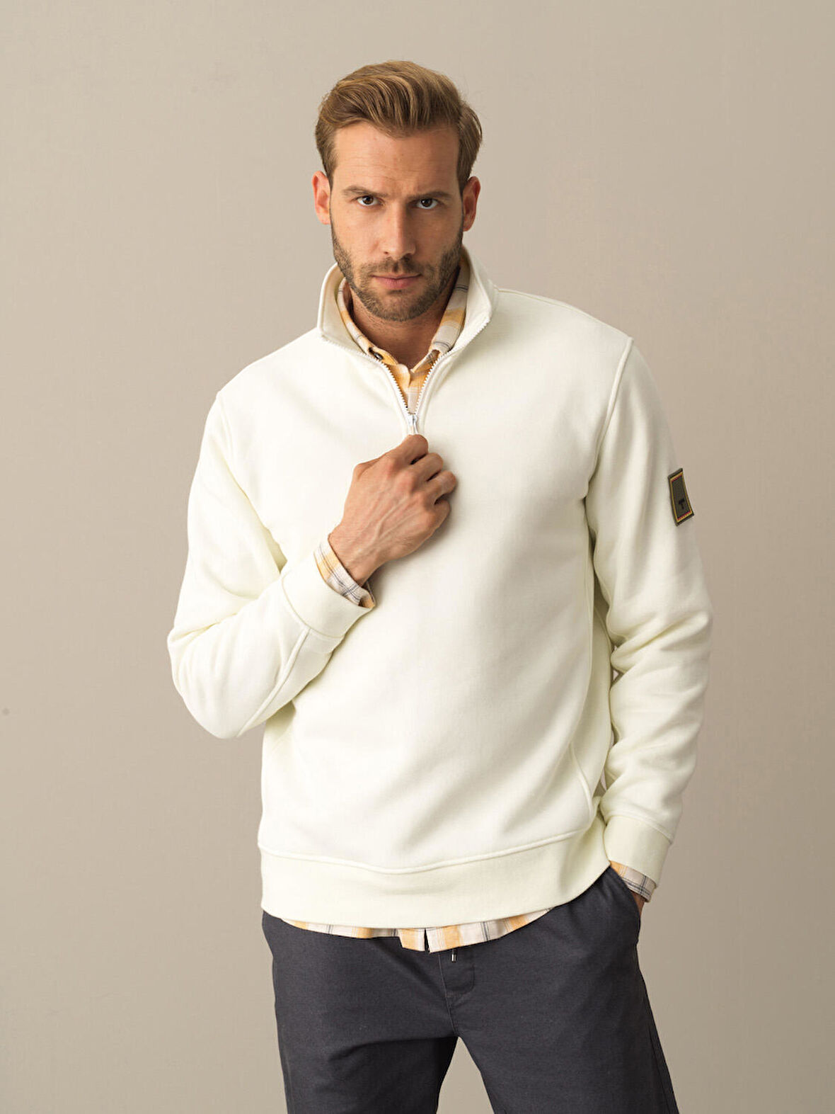 Xint Ekru Pamuklu Dik Yaka Sweatshirt