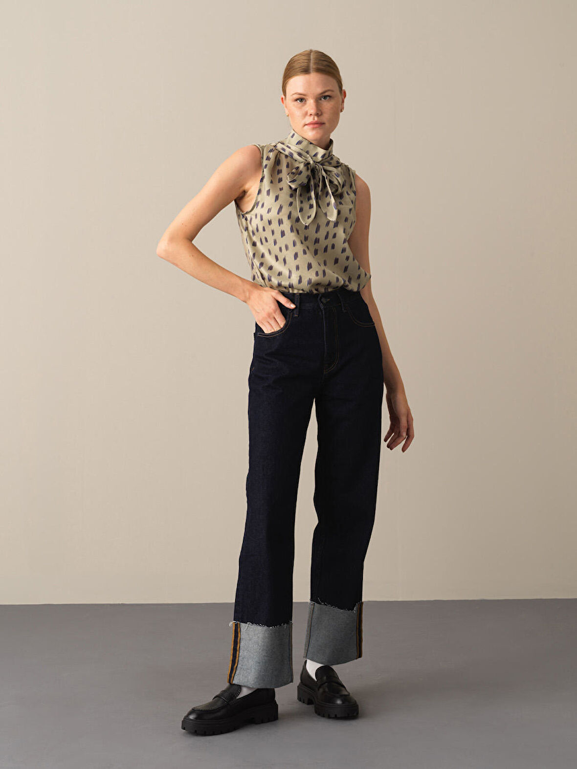 Xint Yeşil Kolsuz Saten Bluz