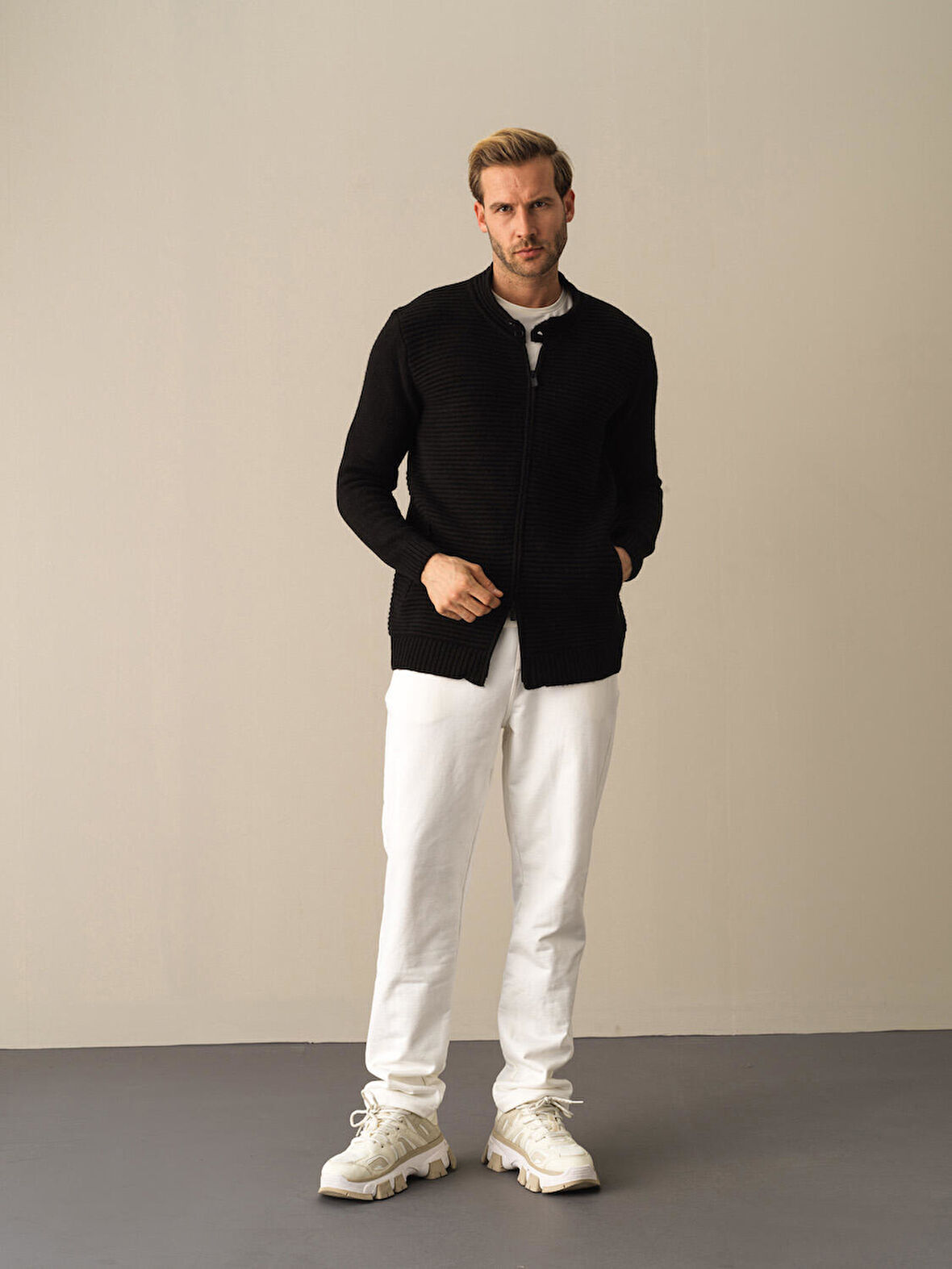 Xint Siyah Regular Fit Fermuarlı Hırka