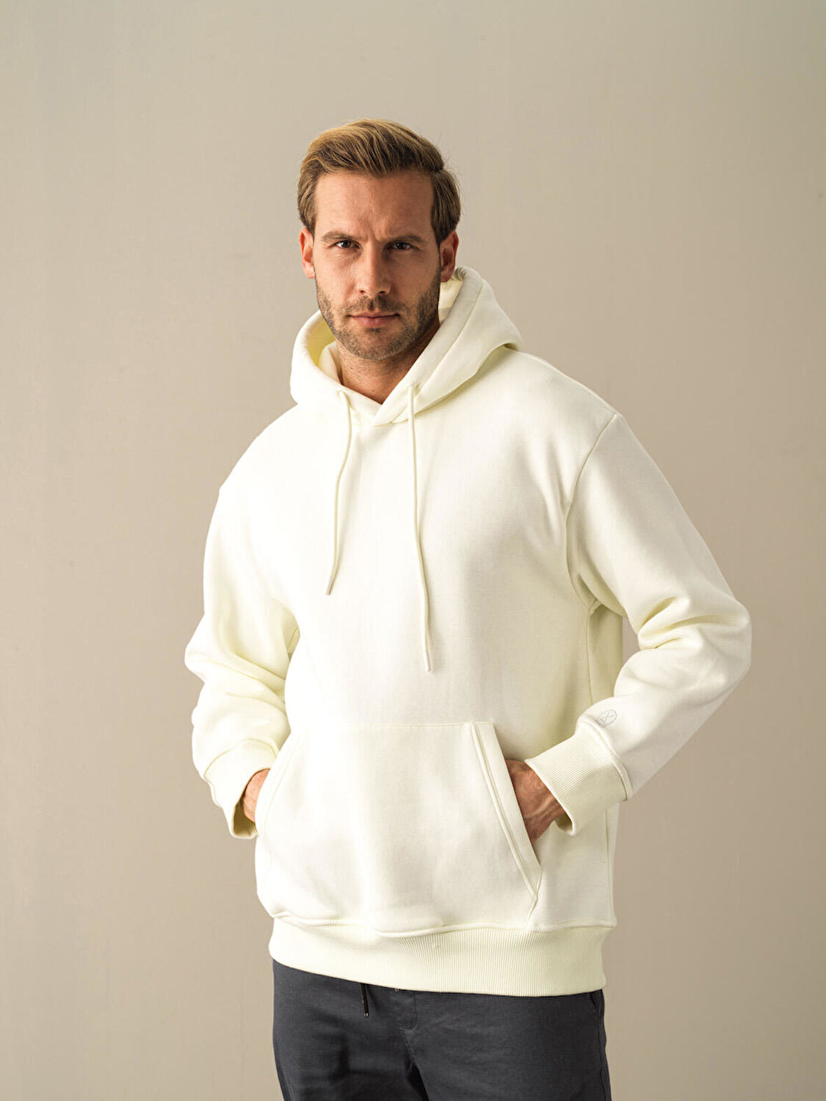 Xint Ekru Oversize Basic Sweatshirt