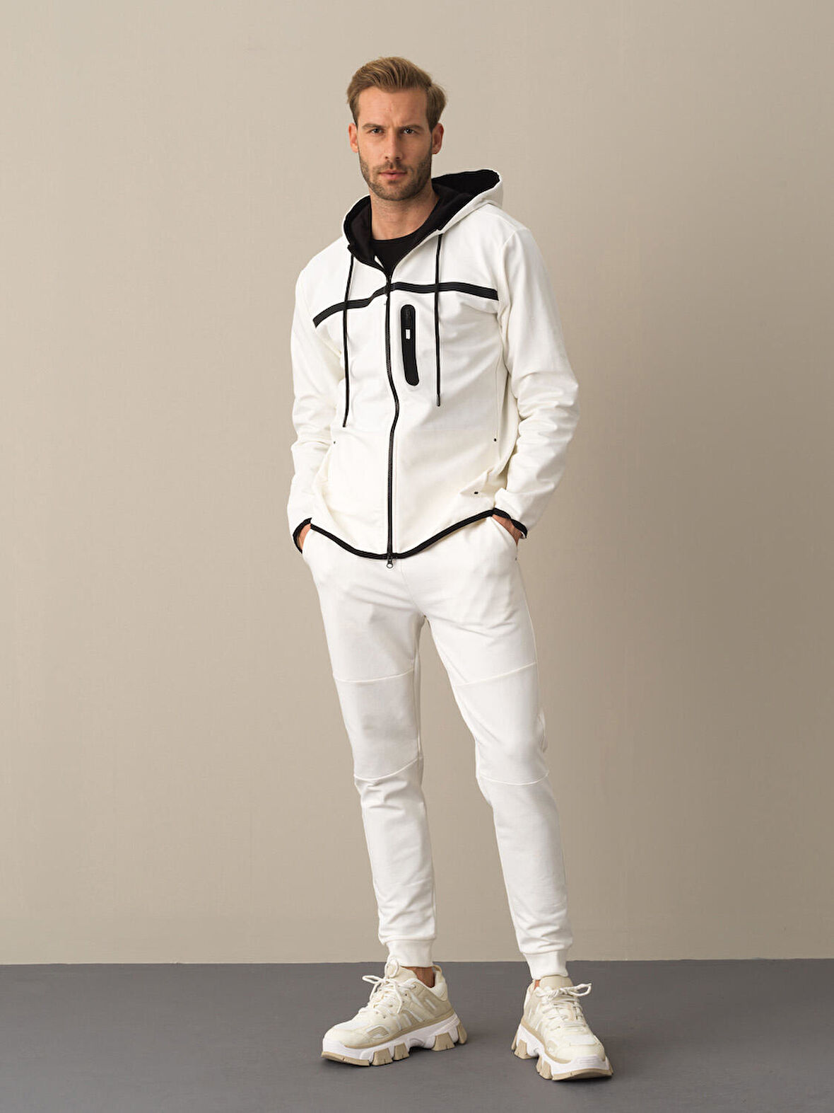 Xint Beyaz Regular Fit Sweatmont