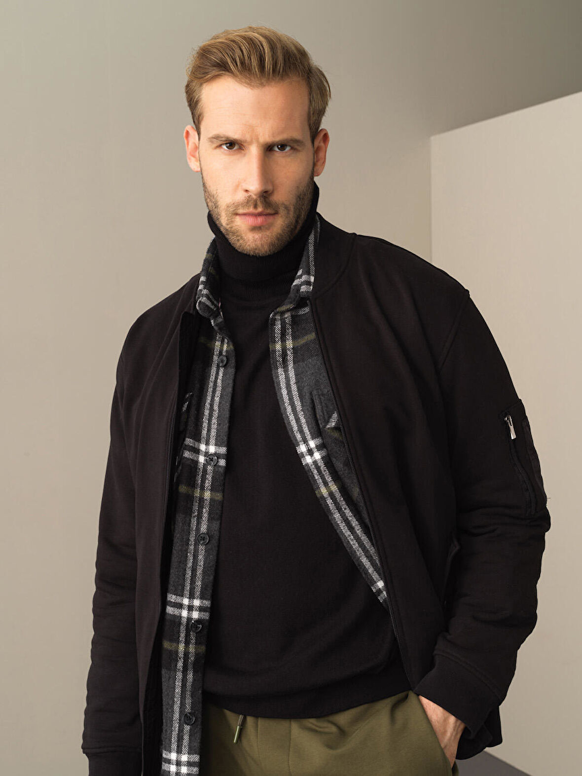 Xint Siyah Regular Fit Sweatmont