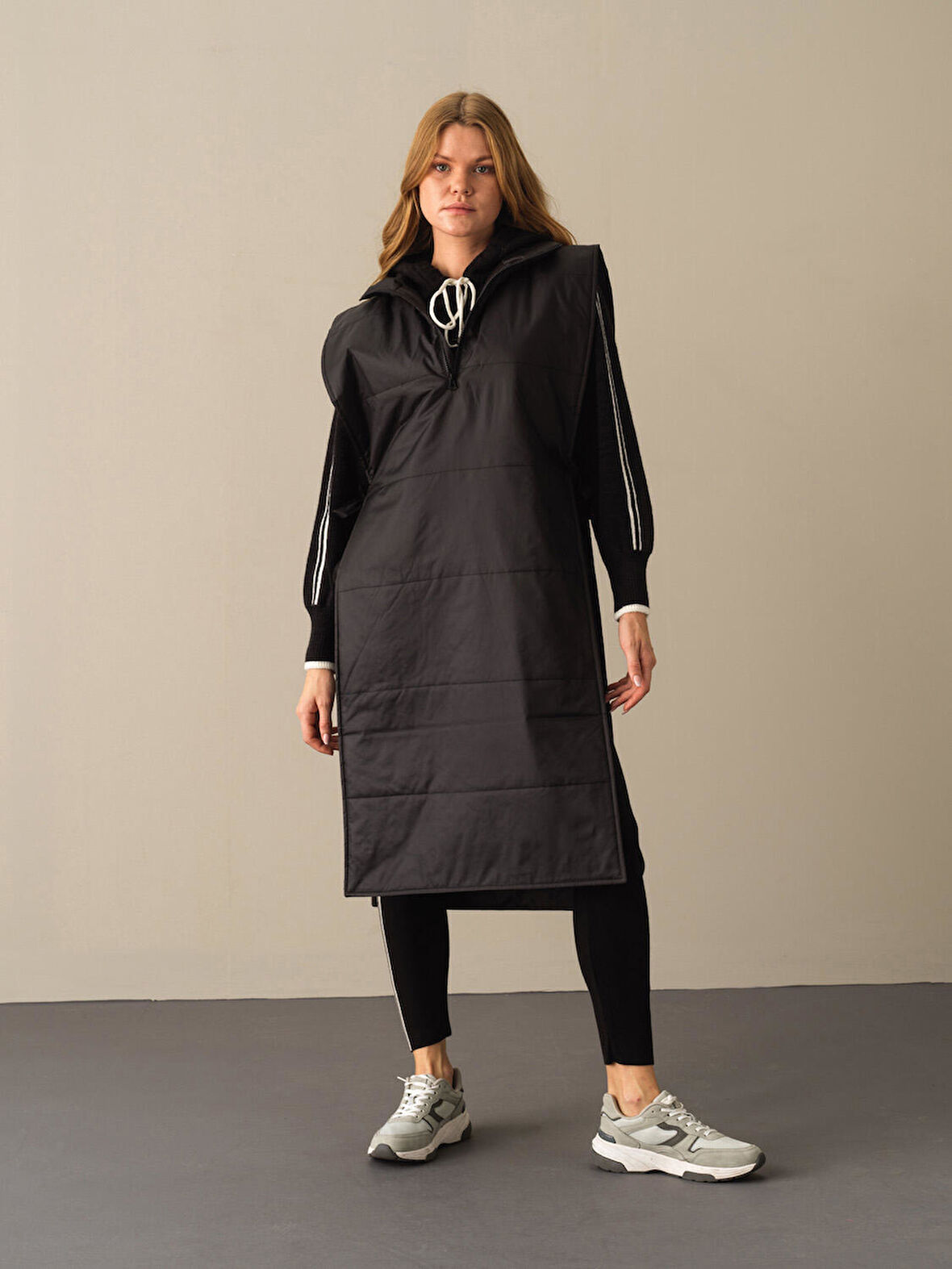 Xint Siyah Dik Yaka Regular Fit Yelek