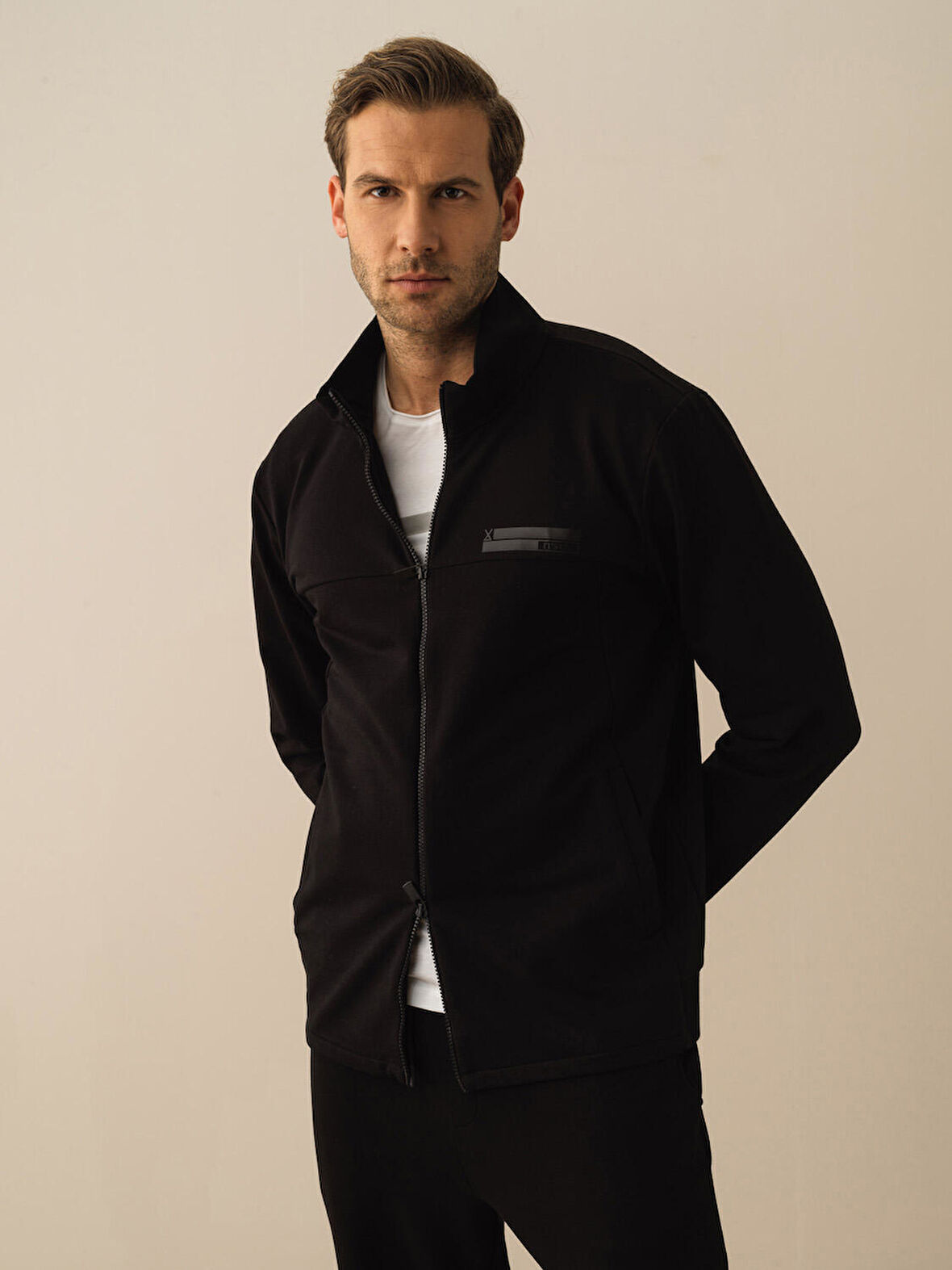 Siyah Slim Fit Pamuklu Sweatmont
