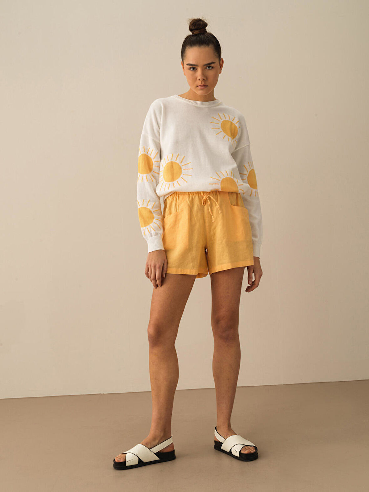 Sarı Regular Fit Keten Şort