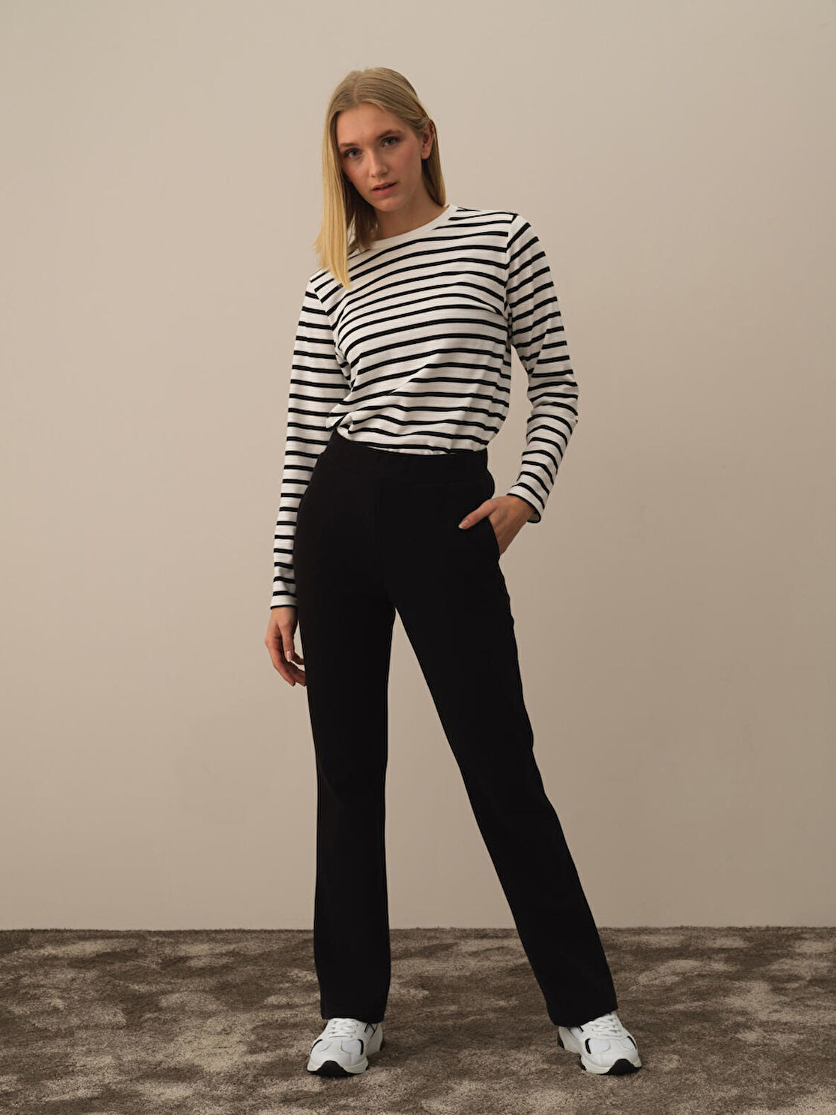 Xint Siyah Pamuk Dokulu Regular Fit Sweat Pantolon