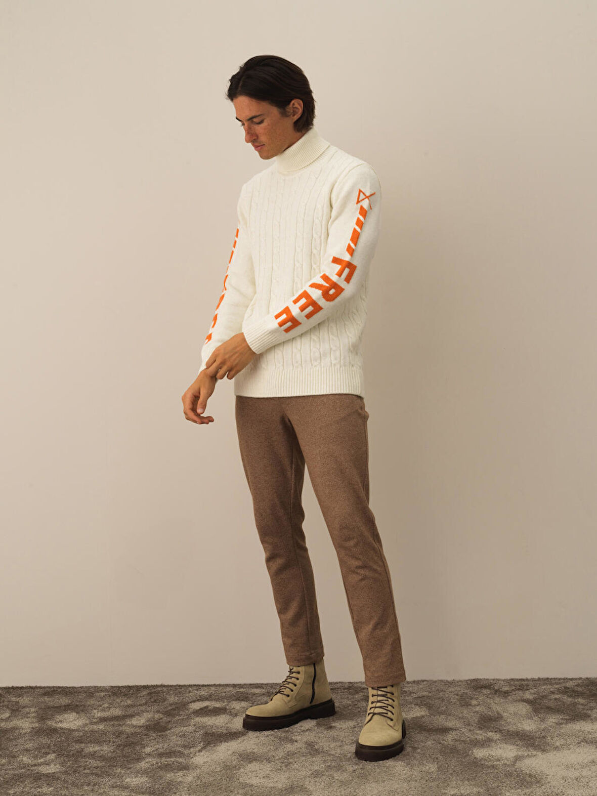 Xint Kırık Beyaz Doğal Yün Dokulu Regular Fit Kazak