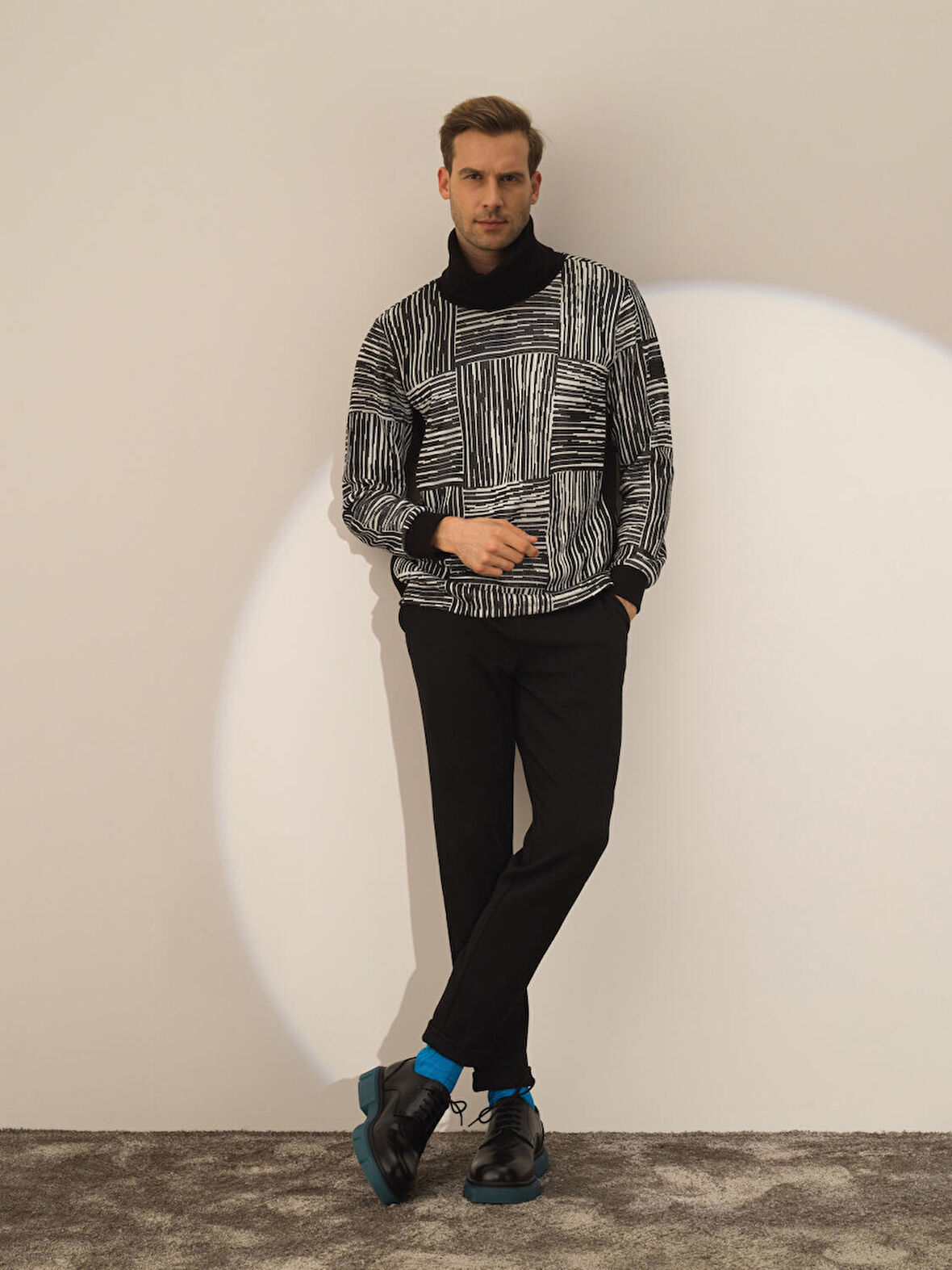 Xint Siyah Formunu Koruyan Regular Fit Sweatshirt