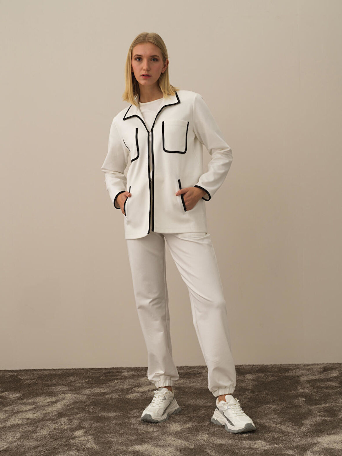 Xint Kırık Beyaz Pamuk Dokulu Regular Fit Sweatmont