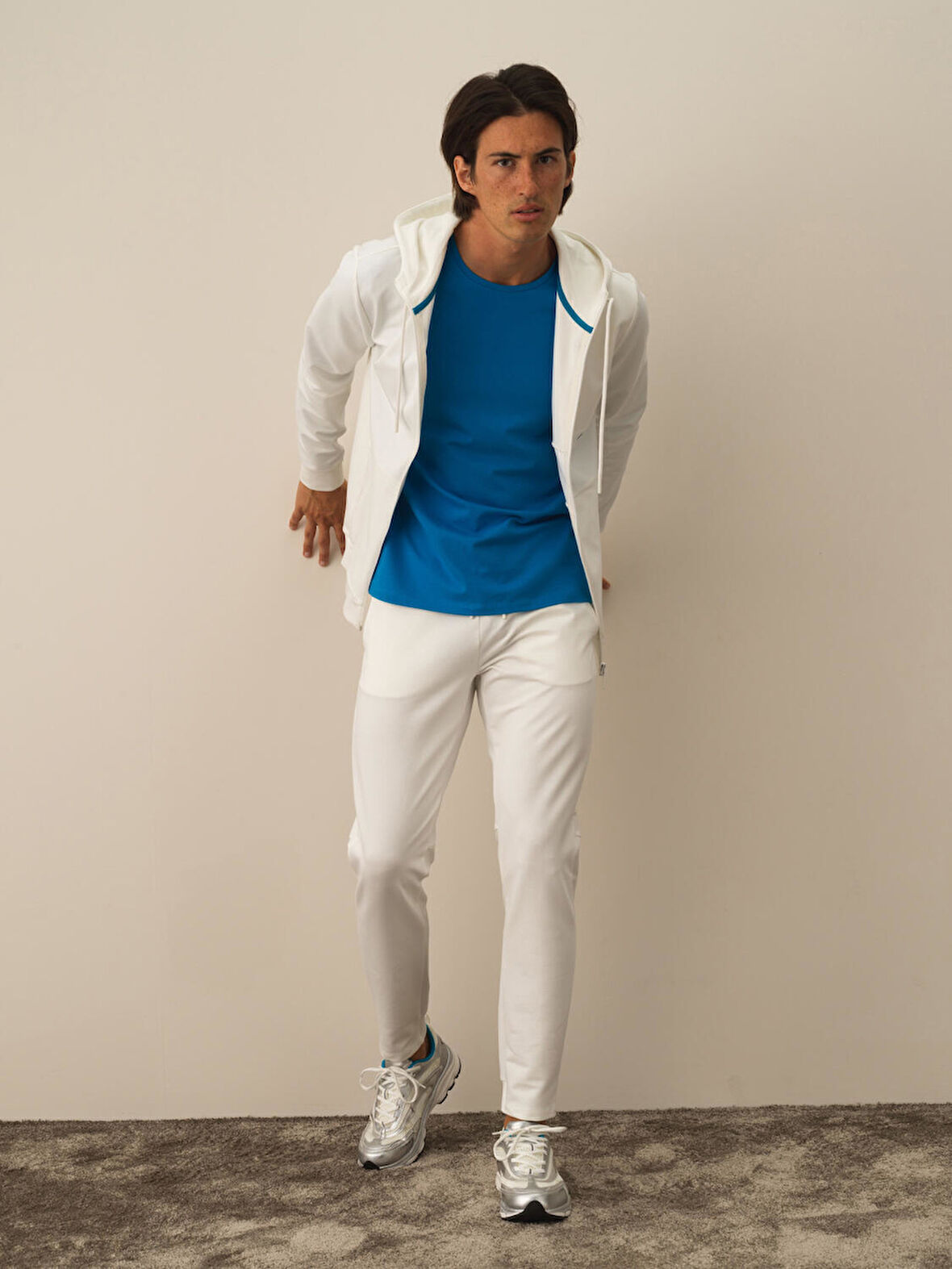 Xint Kırık Beyaz Pamuk Dokulu Slim Fit Sweatmont