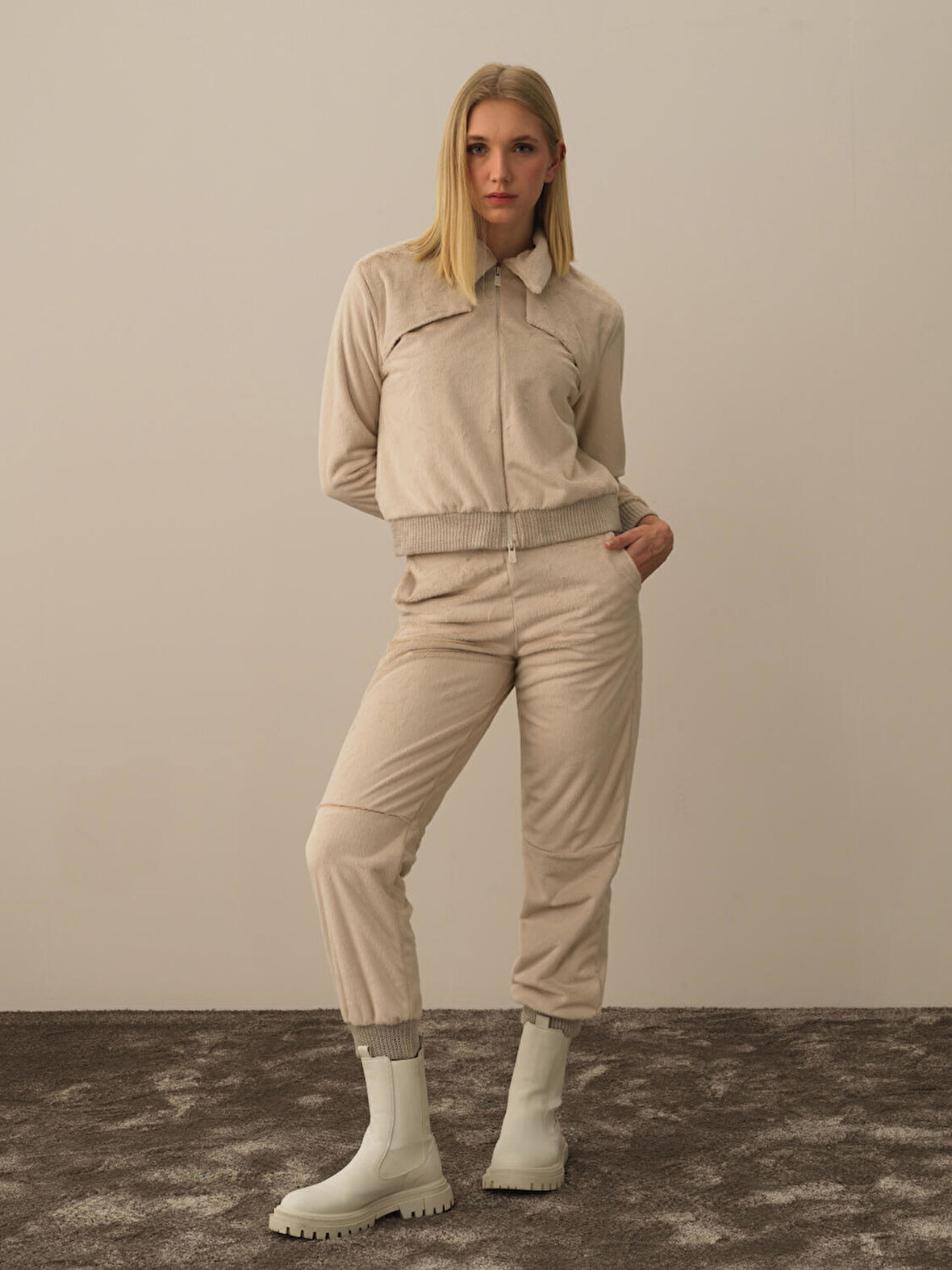 Xint Bej Formunu Koruyan Oversize Sweat Pantolon