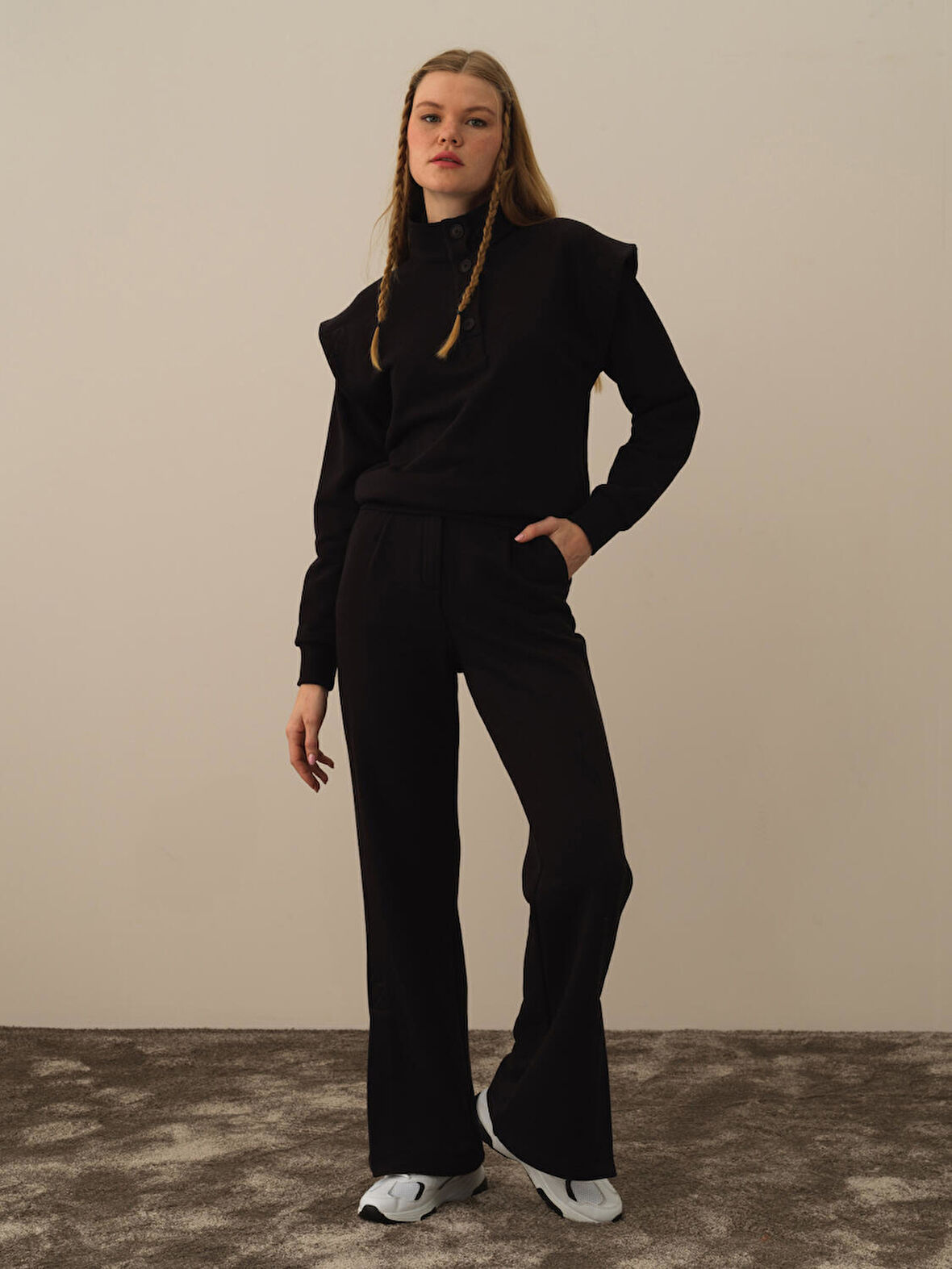 Xint Siyah Pamuk Dokulu Regular Fit Sweatshirt