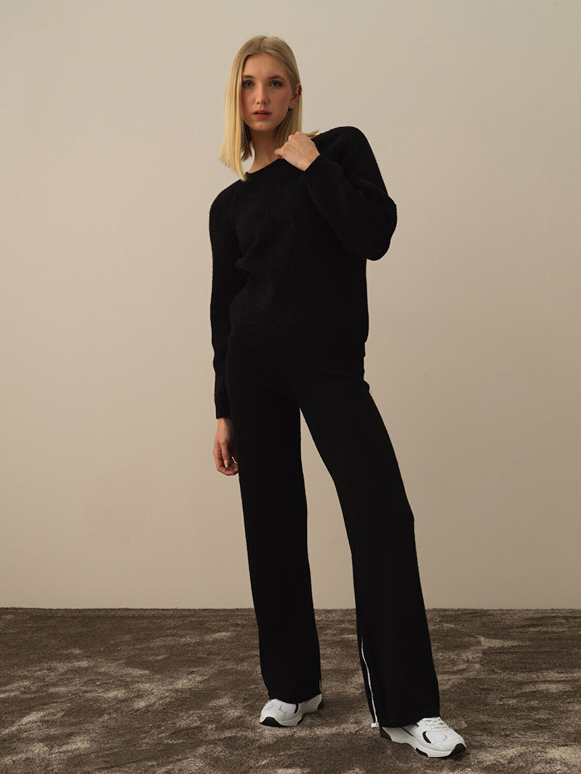 Xint Siyah Doğal Yün Dokulu Regular Fit Kazak