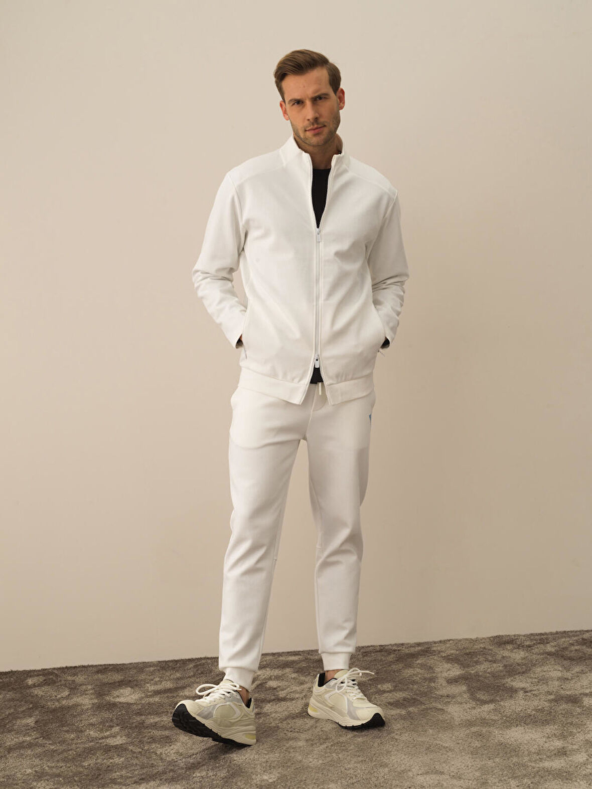 Xint Kırık Beyaz Pamuk Dokulu Regular Fit Sweatmont