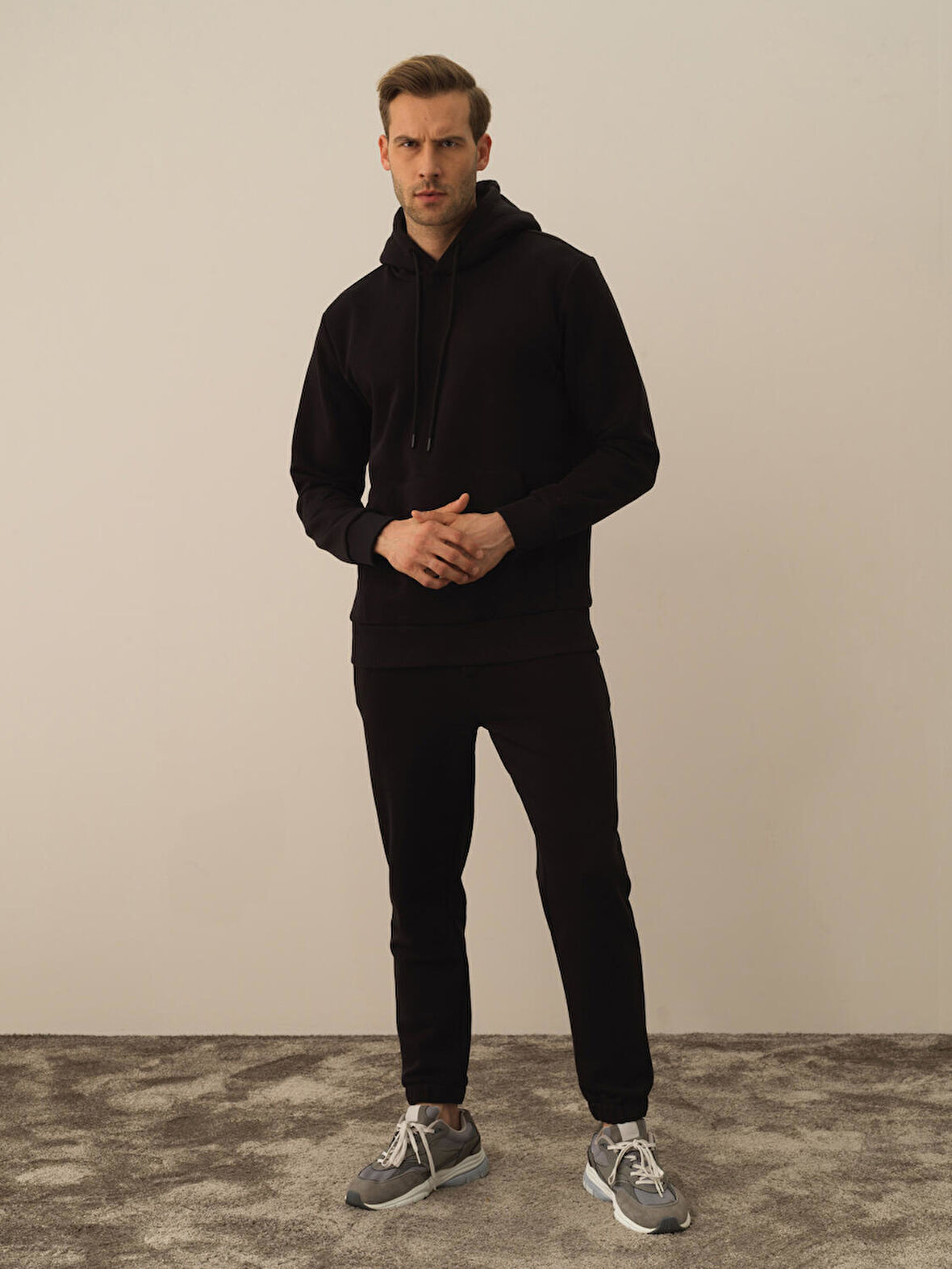 Xint Siyah Pamuk Dokulu Regular Fit Sweatshirt