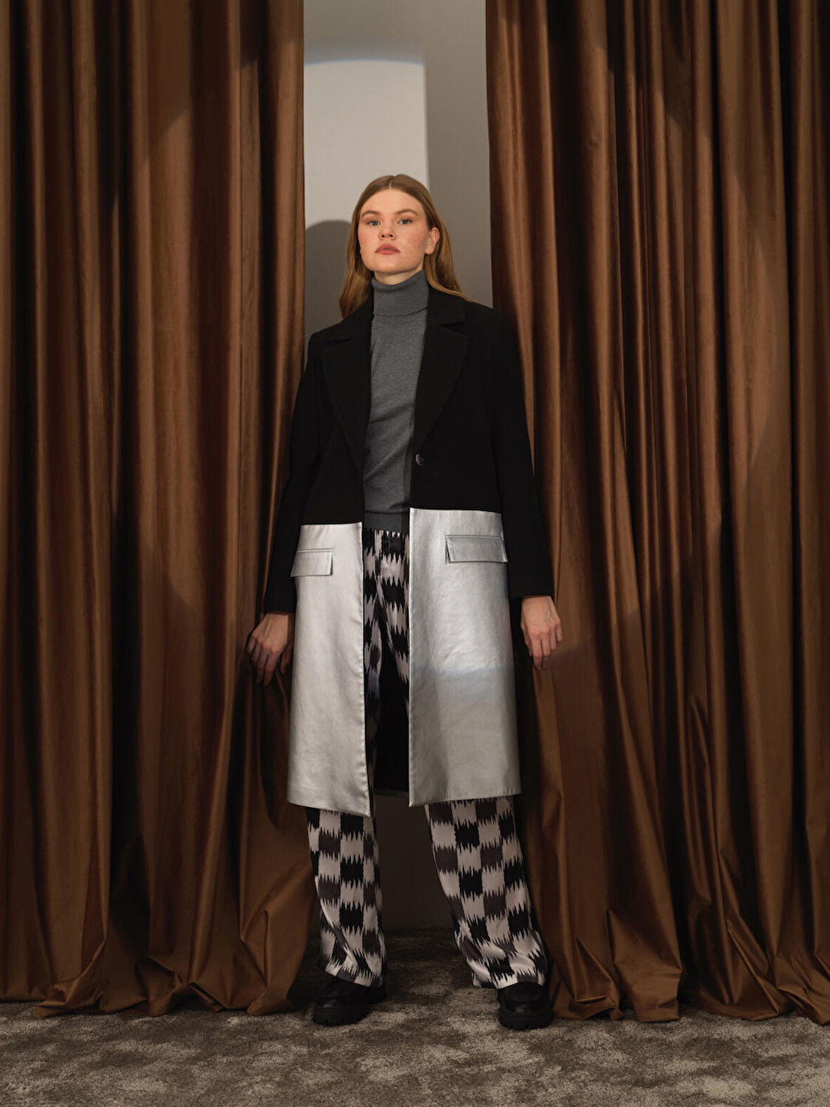 Xint Siyah Esnek Dokulu Oversize Kaban