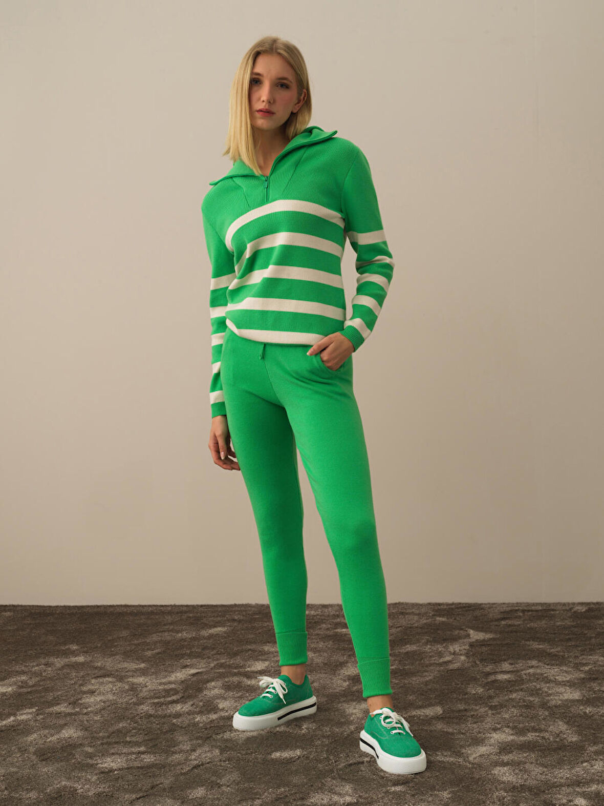 Xint Yeşil Formunu Koruyan Oversize Kazak