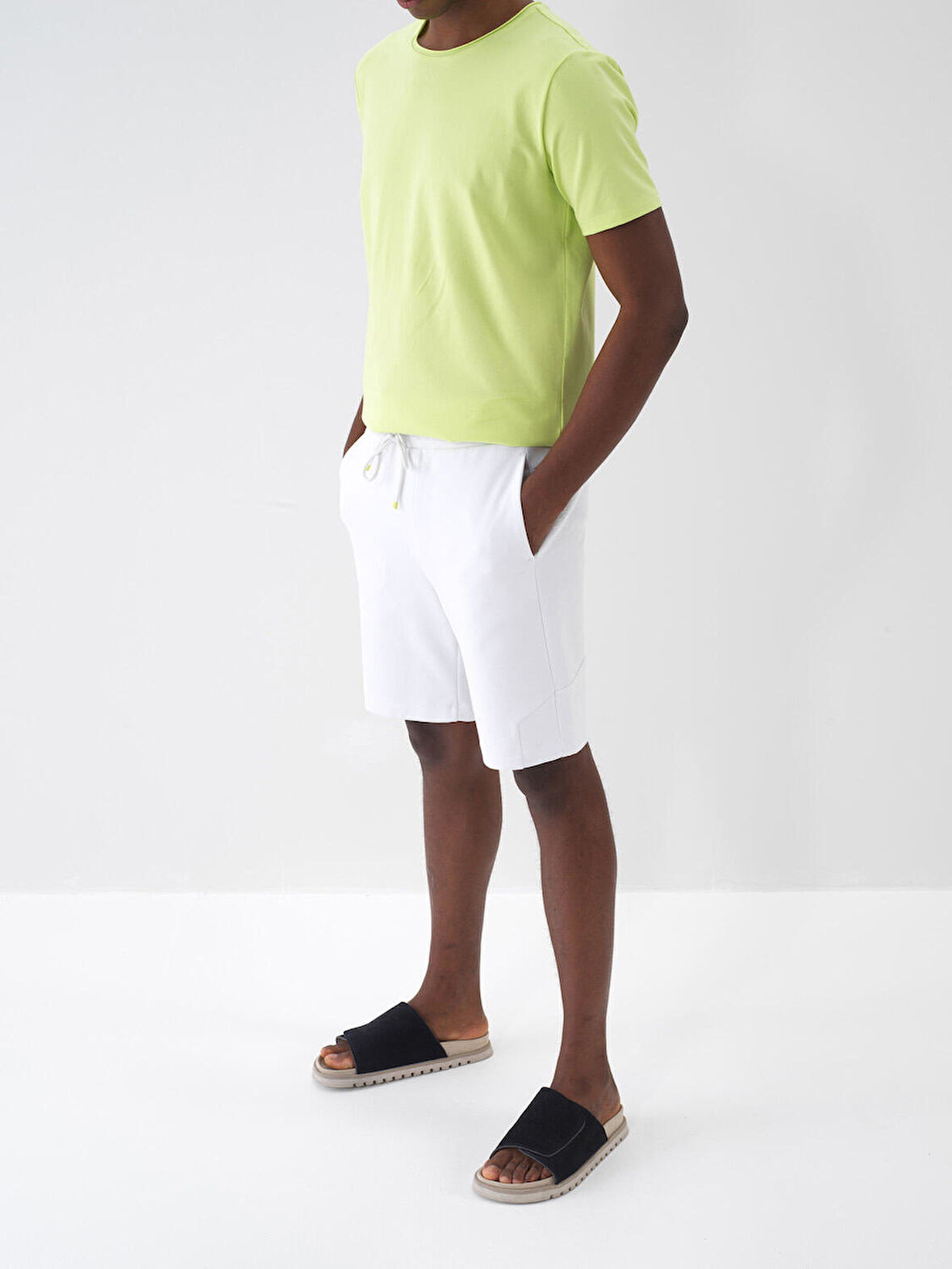 Beyaz Slim Fit Pamuklu Şort