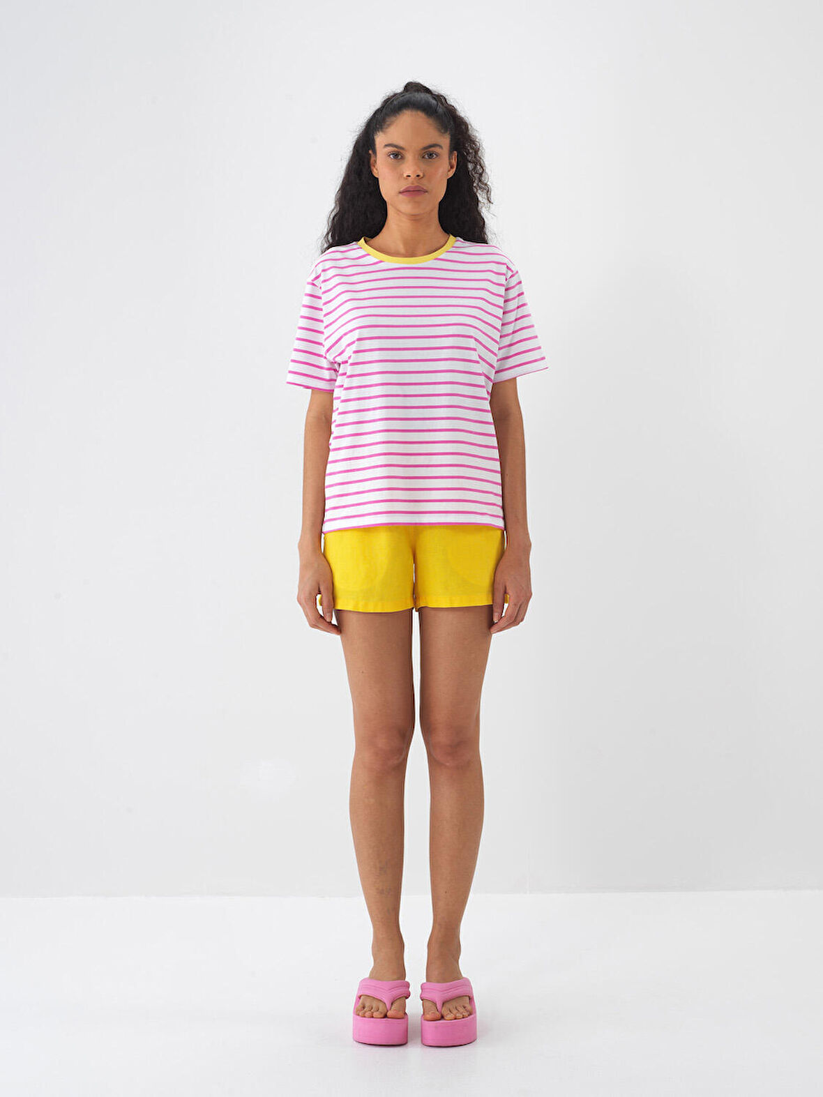 Sarı Regular Fit Keten Şort