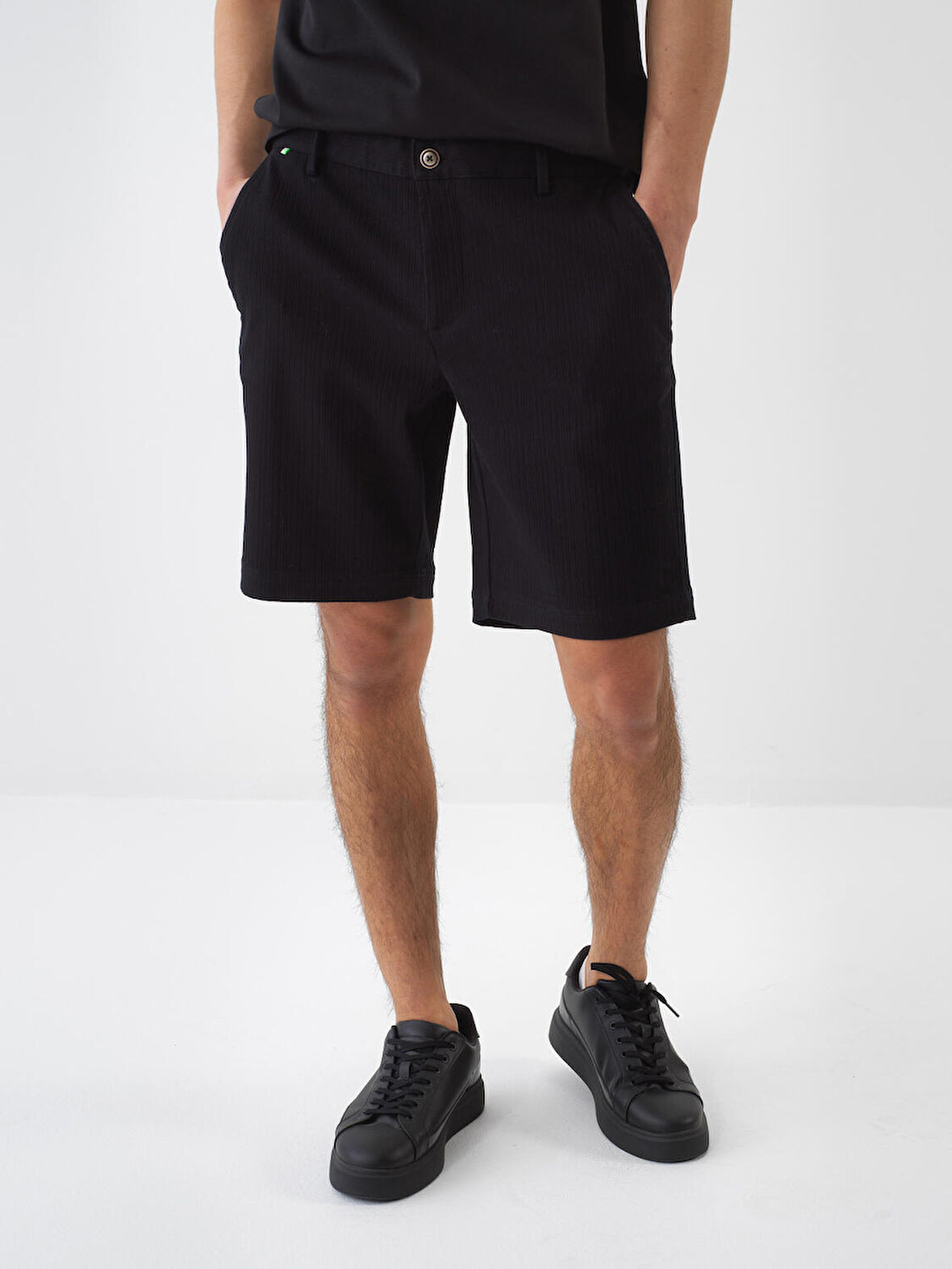 Siyah Slim Fit Pamuklu Şort