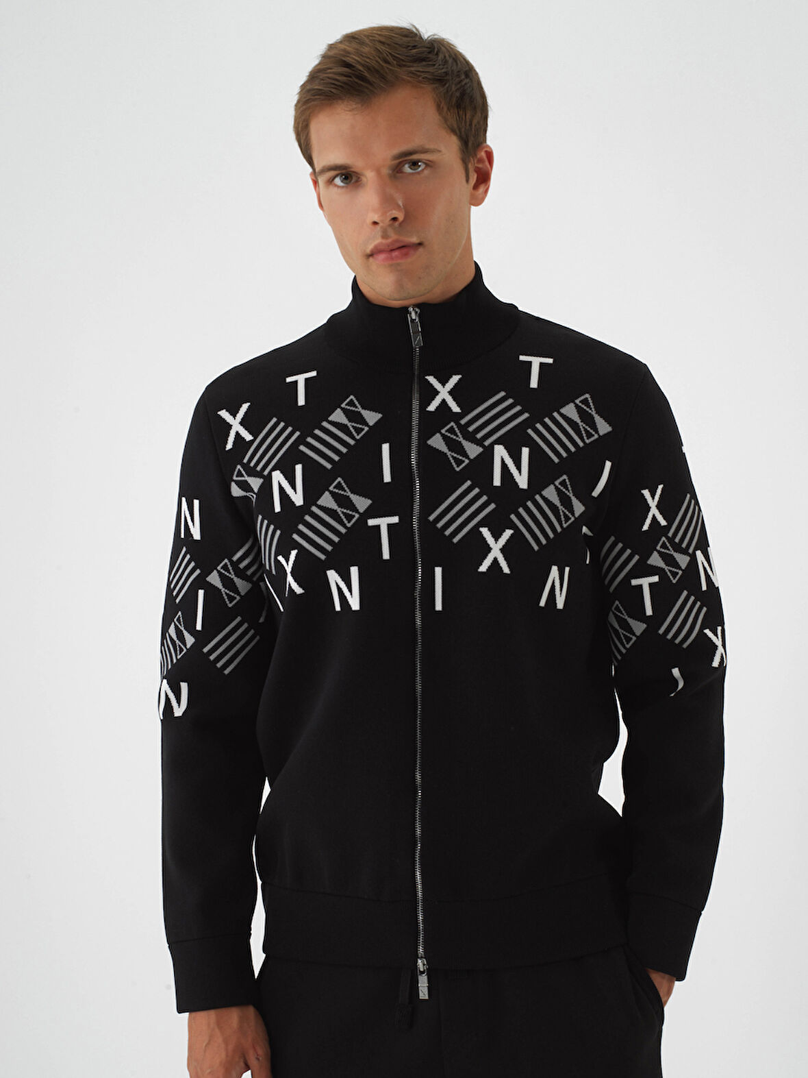 Xint Siyah Formunu Koruyan Regular Fit Hırka