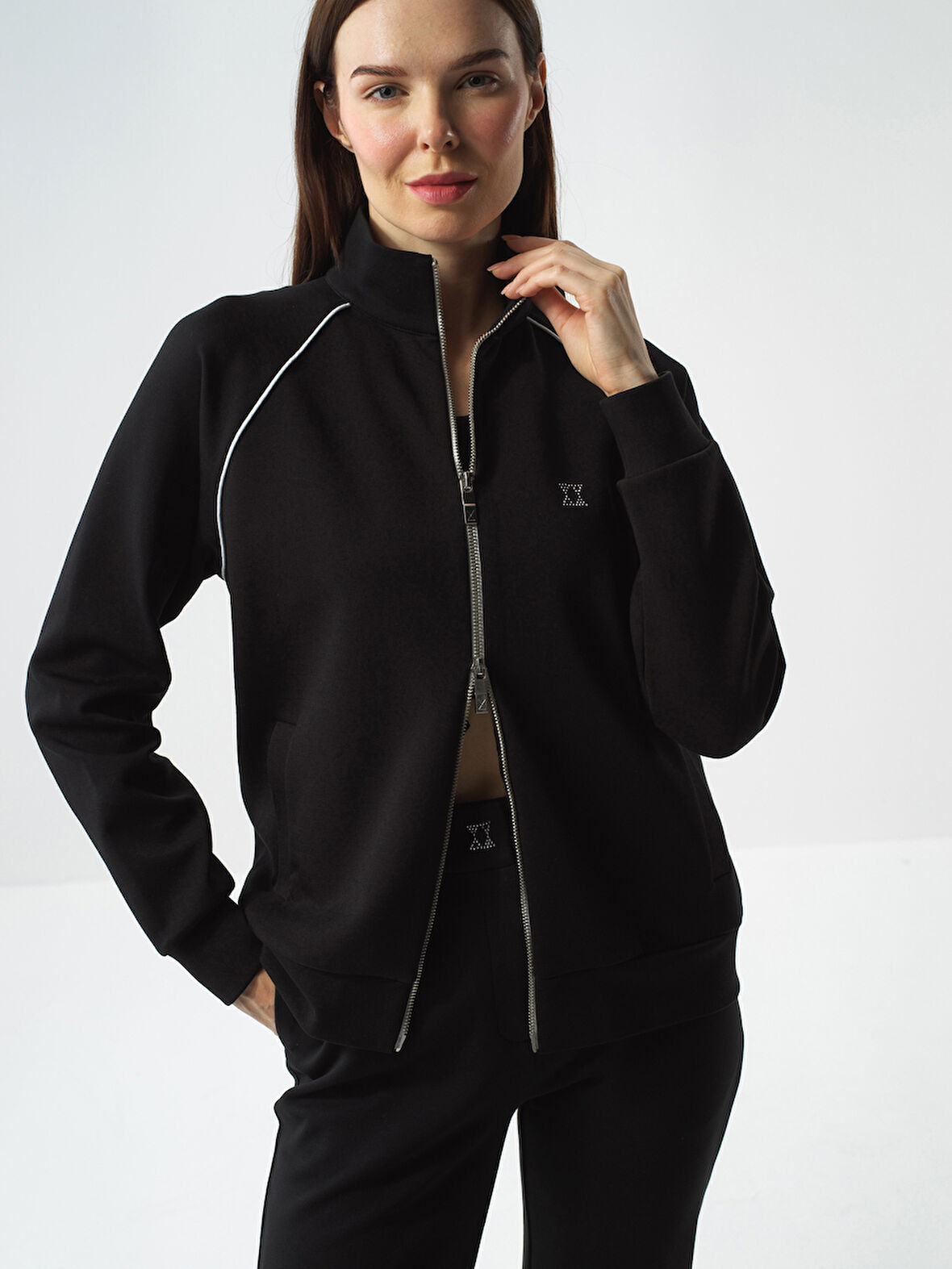 Xint Siyah Pamuk Dokulu Regular Fit Sweatmont