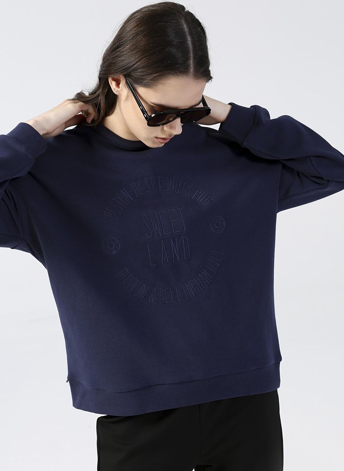 Fabrika Comfort Bisiklet Yaka Nakışlı Lacivert Kadın Sweatshırt CM-MADONNA