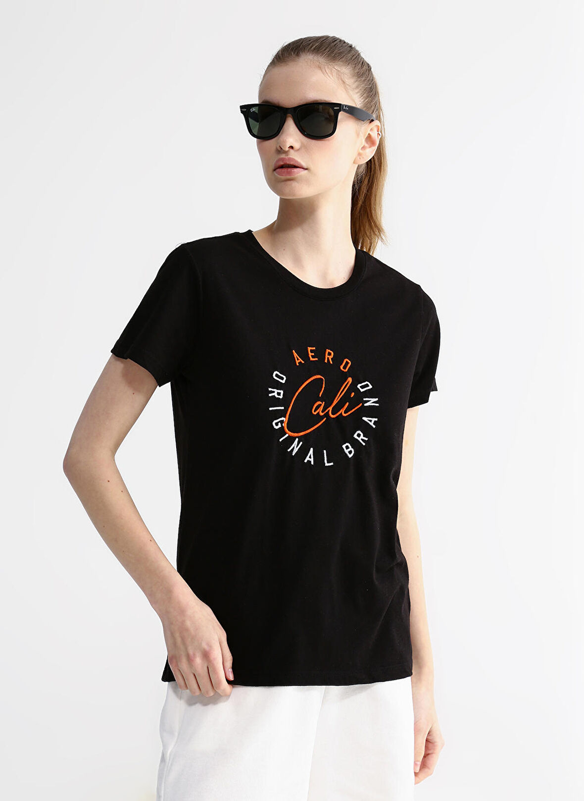 Aeropostale Bisiklet Yaka Nakışlı Siyah Kadın T-Shirt K-6141