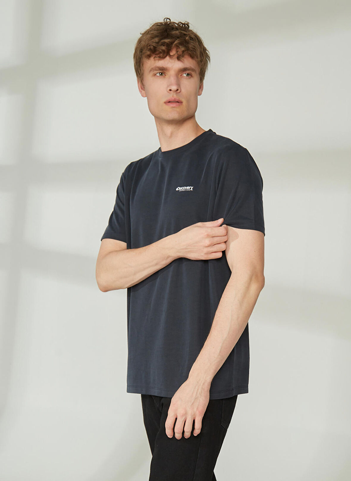 Discovery Expedition Siyah Erkek Bisiklet Yaka Kısa Kollu Relaxed Baskılı T-Shirt PERTA